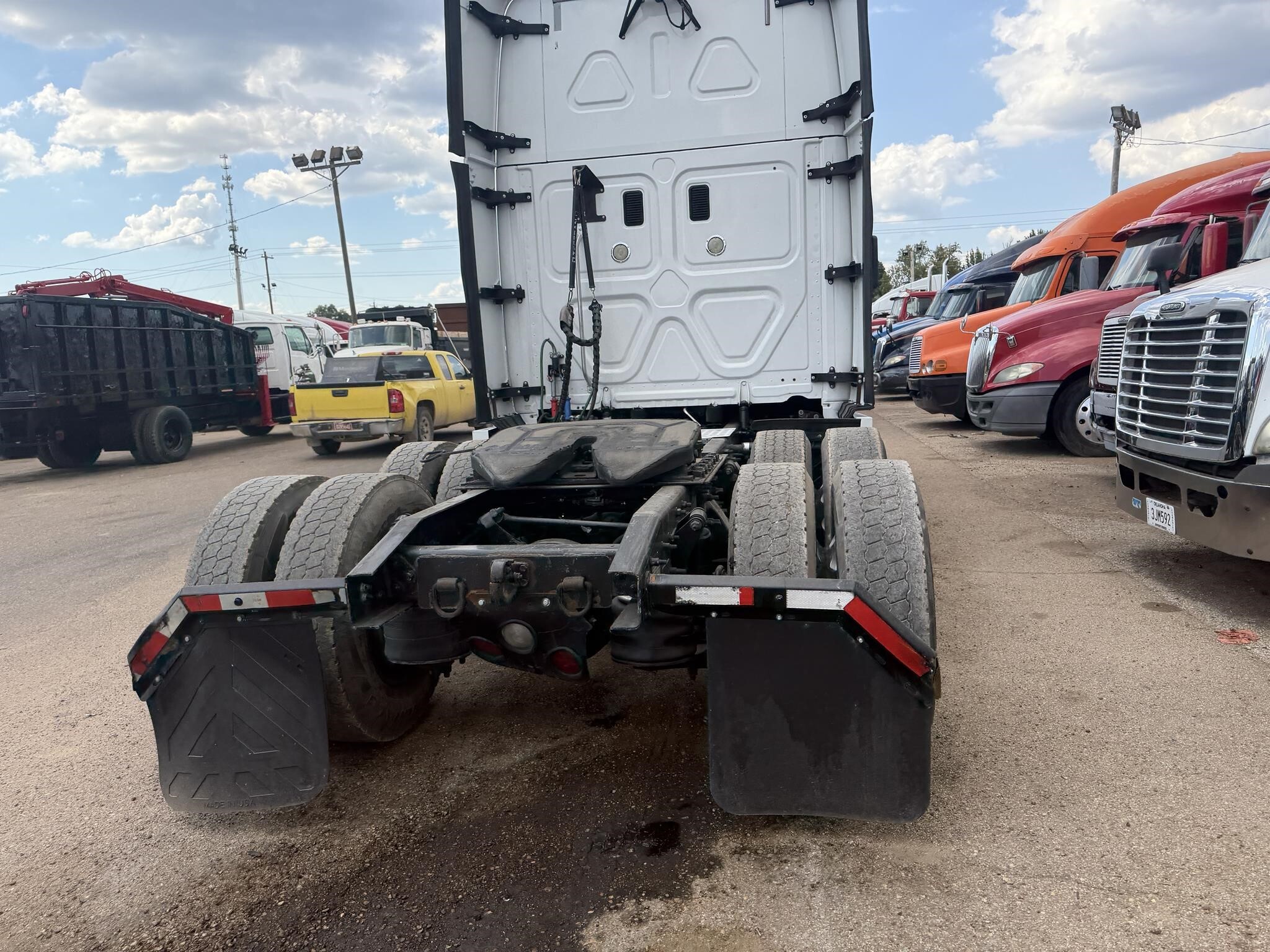 2016 Freightliner Cascadia 125 Semi Trucks/Trailer