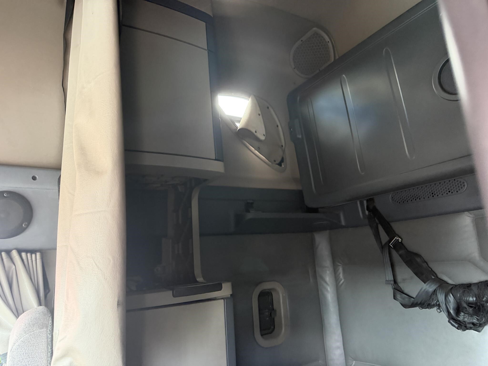 2016 Freightliner Cascadia 125 Semi Trucks/Trailer