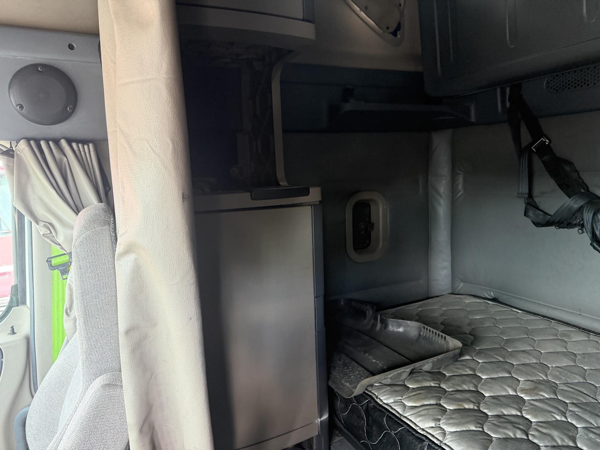 2016 Freightliner Cascadia 125 Semi Trucks/Trailer