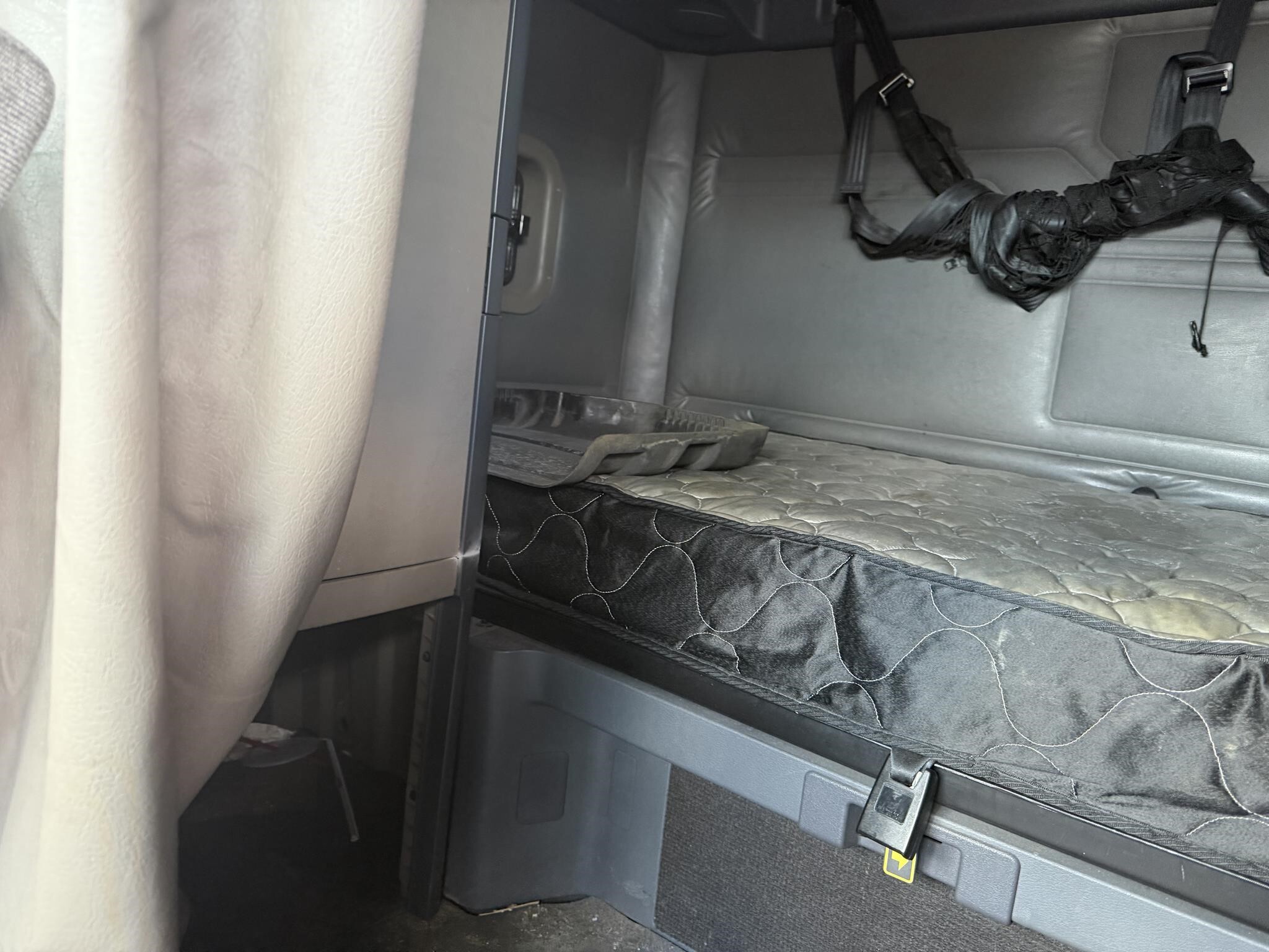 2016 Freightliner Cascadia 125 Semi Trucks/Trailer