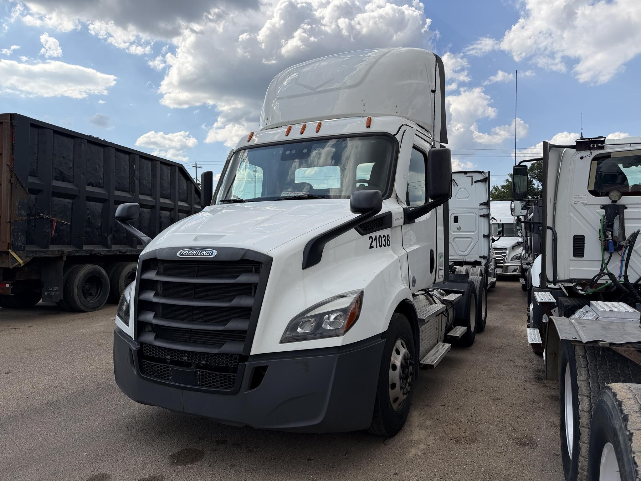 2021 Freightliner CASCADIA 116 Semi Trucks/Trailer