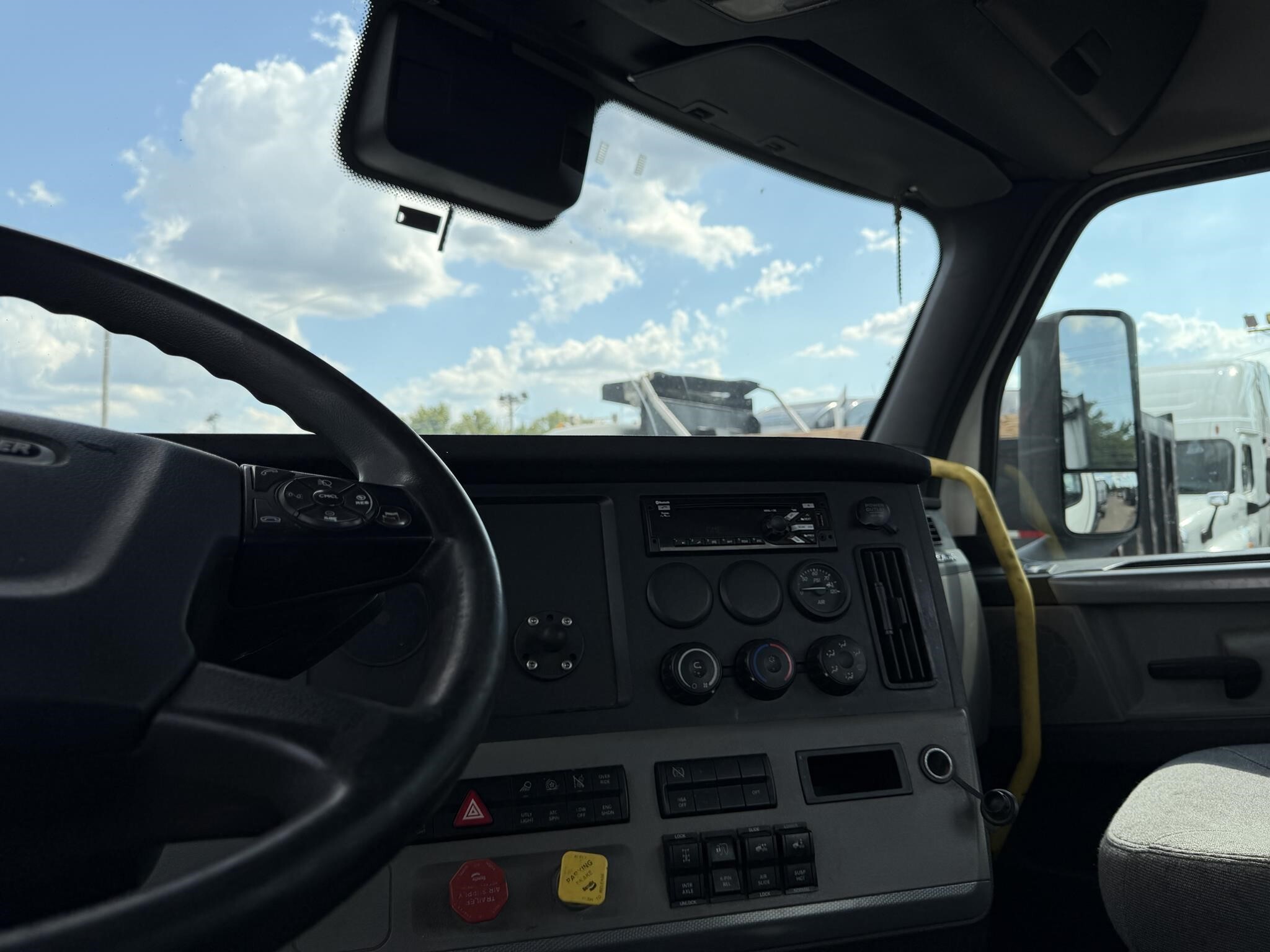 2021 Freightliner CASCADIA 116 Semi Trucks/Trailer