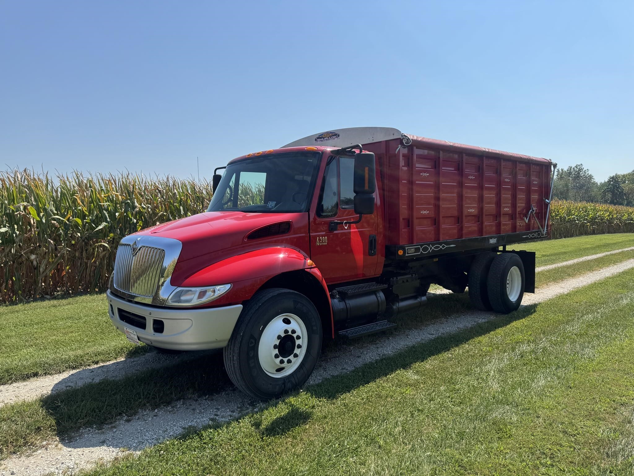 2005 International DURASTAR 4300 Semi Trucks/Trailer