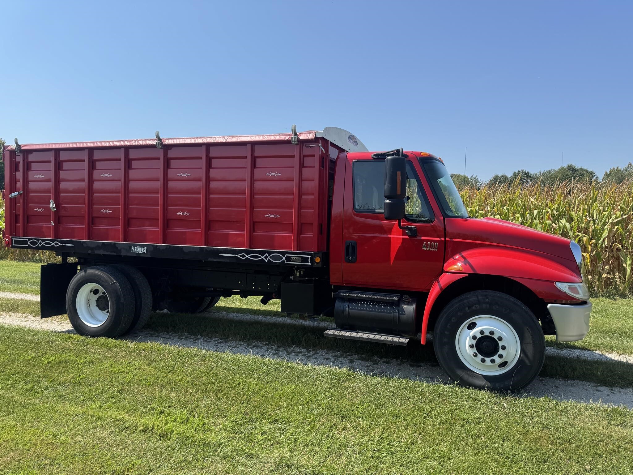 2005 International DURASTAR 4300 Semi Trucks/Trailer