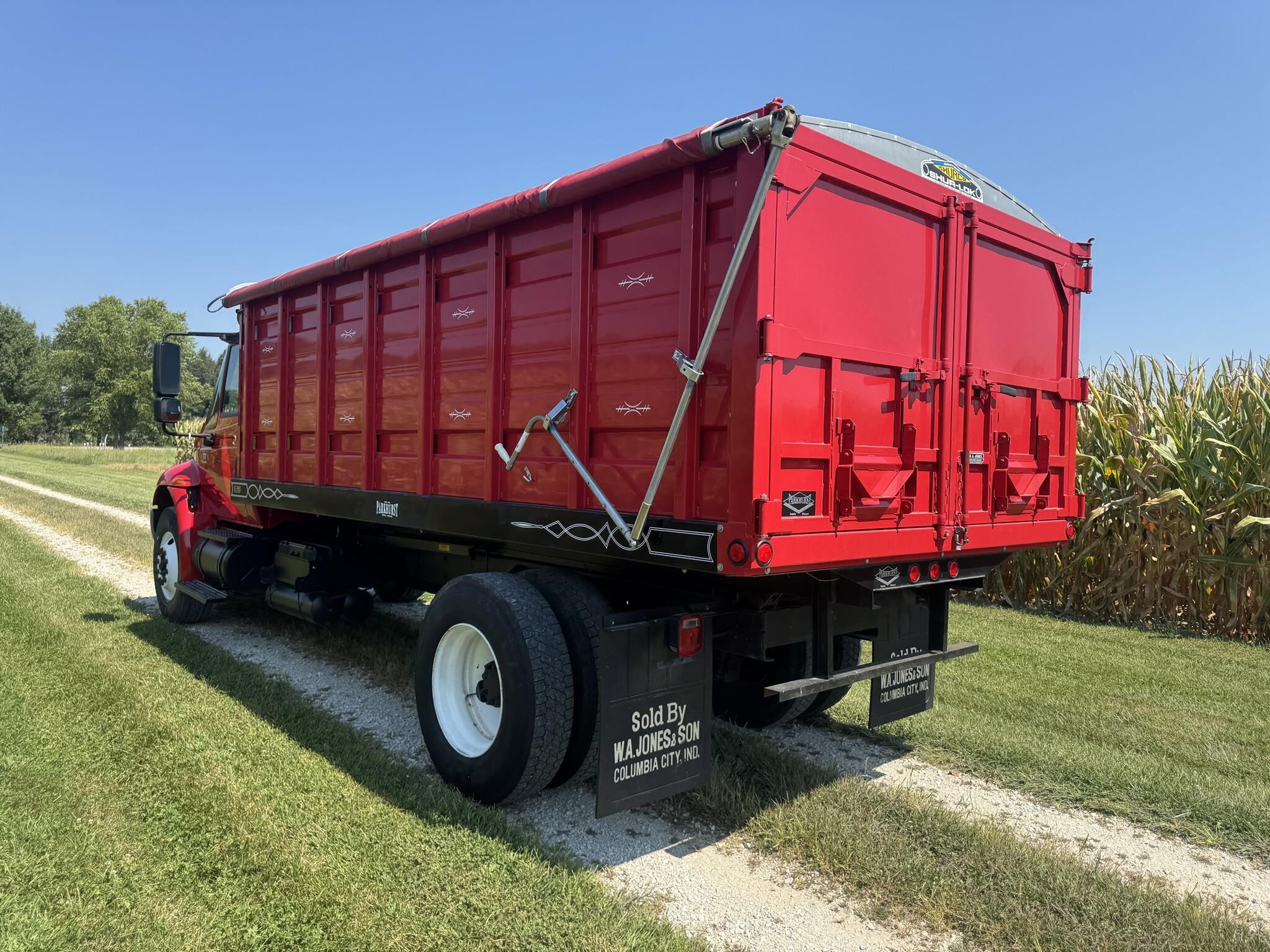 2005 International DURASTAR 4300 Semi Trucks/Trailer