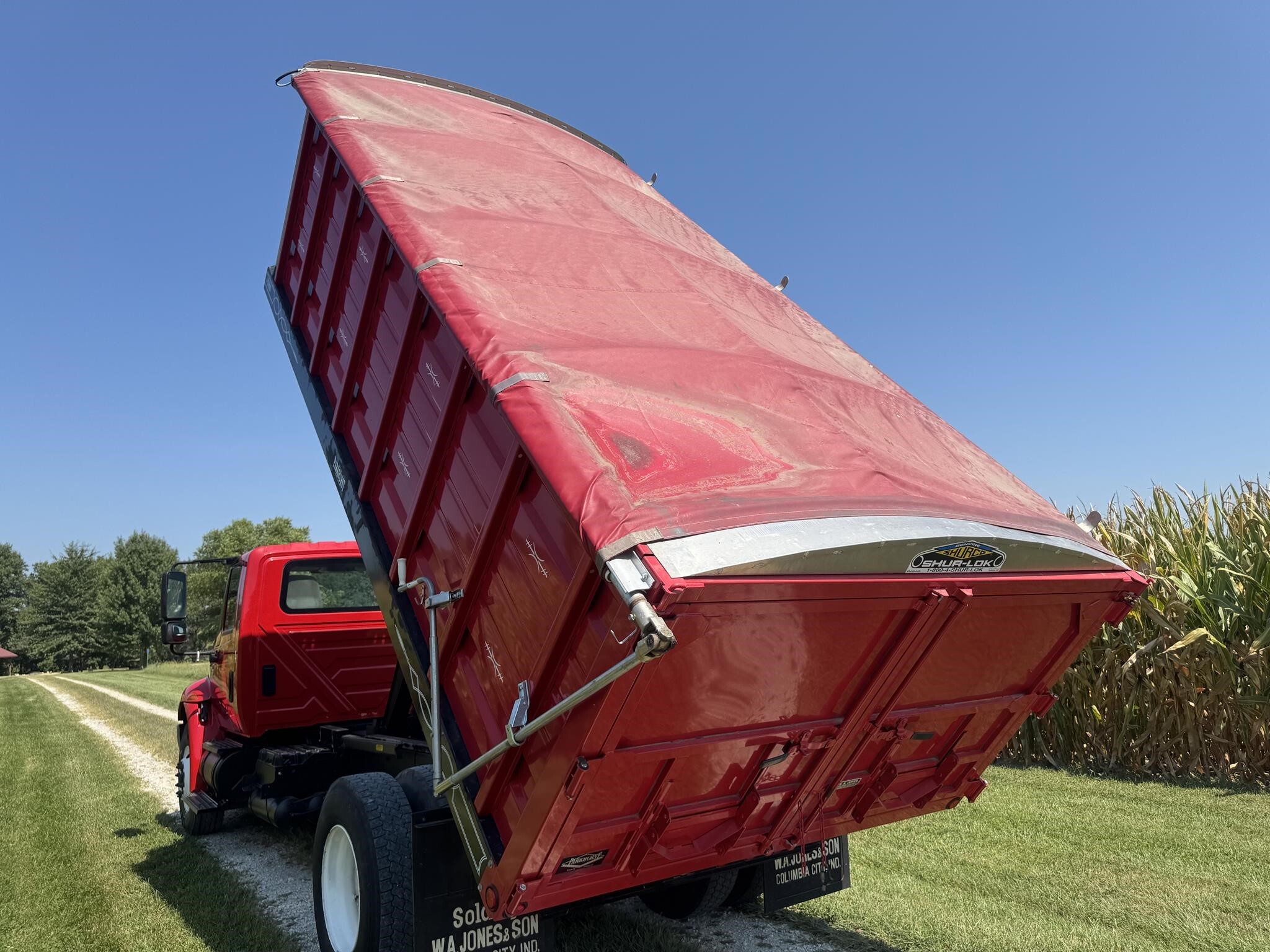 2005 International DURASTAR 4300 Semi Trucks/Trailer