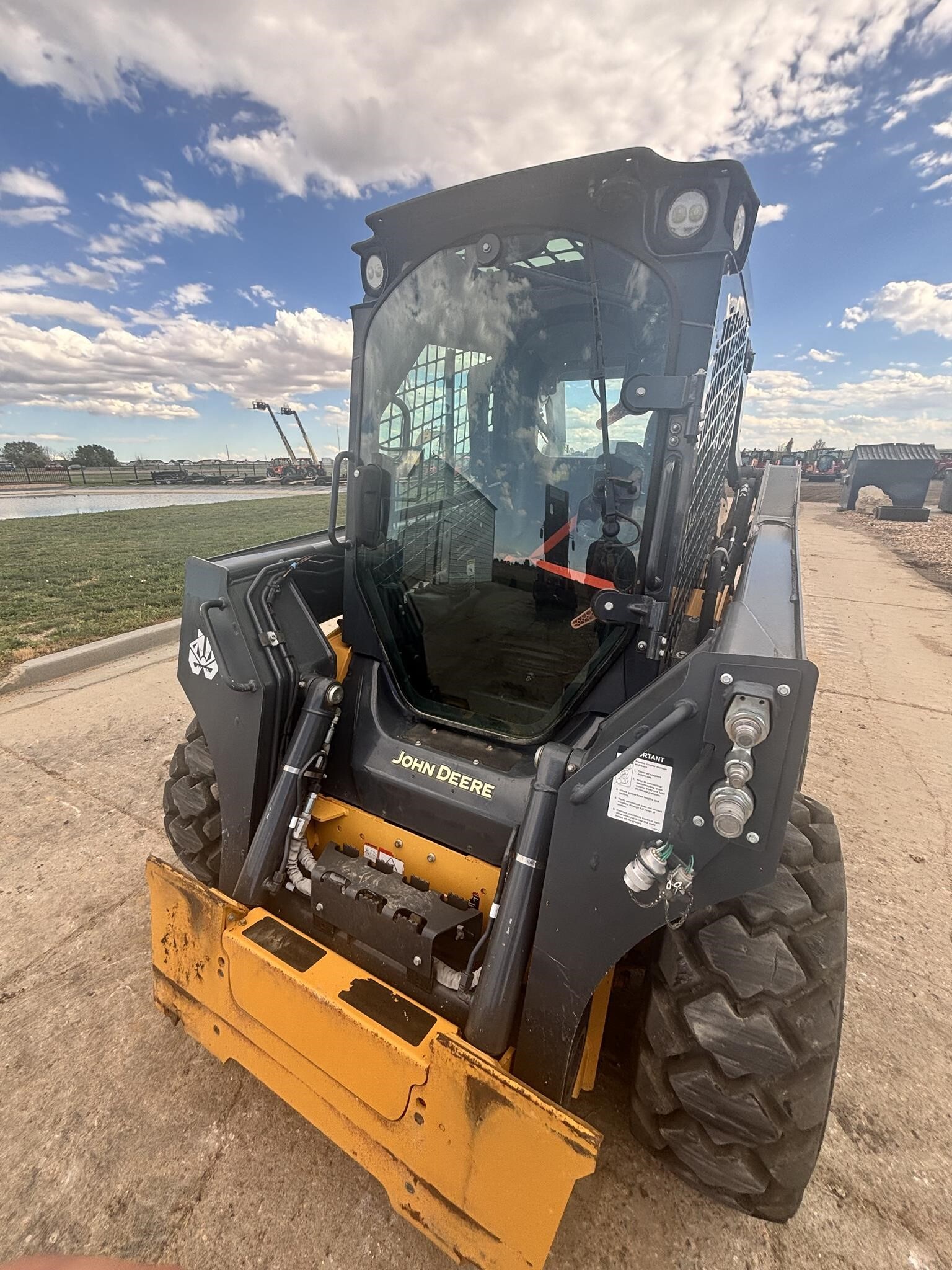 2020 Deere 324G Skid Steer