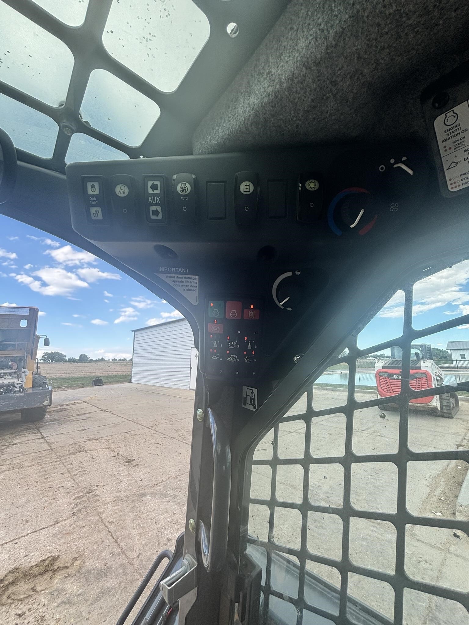 2020 Deere 324G Skid Steer
