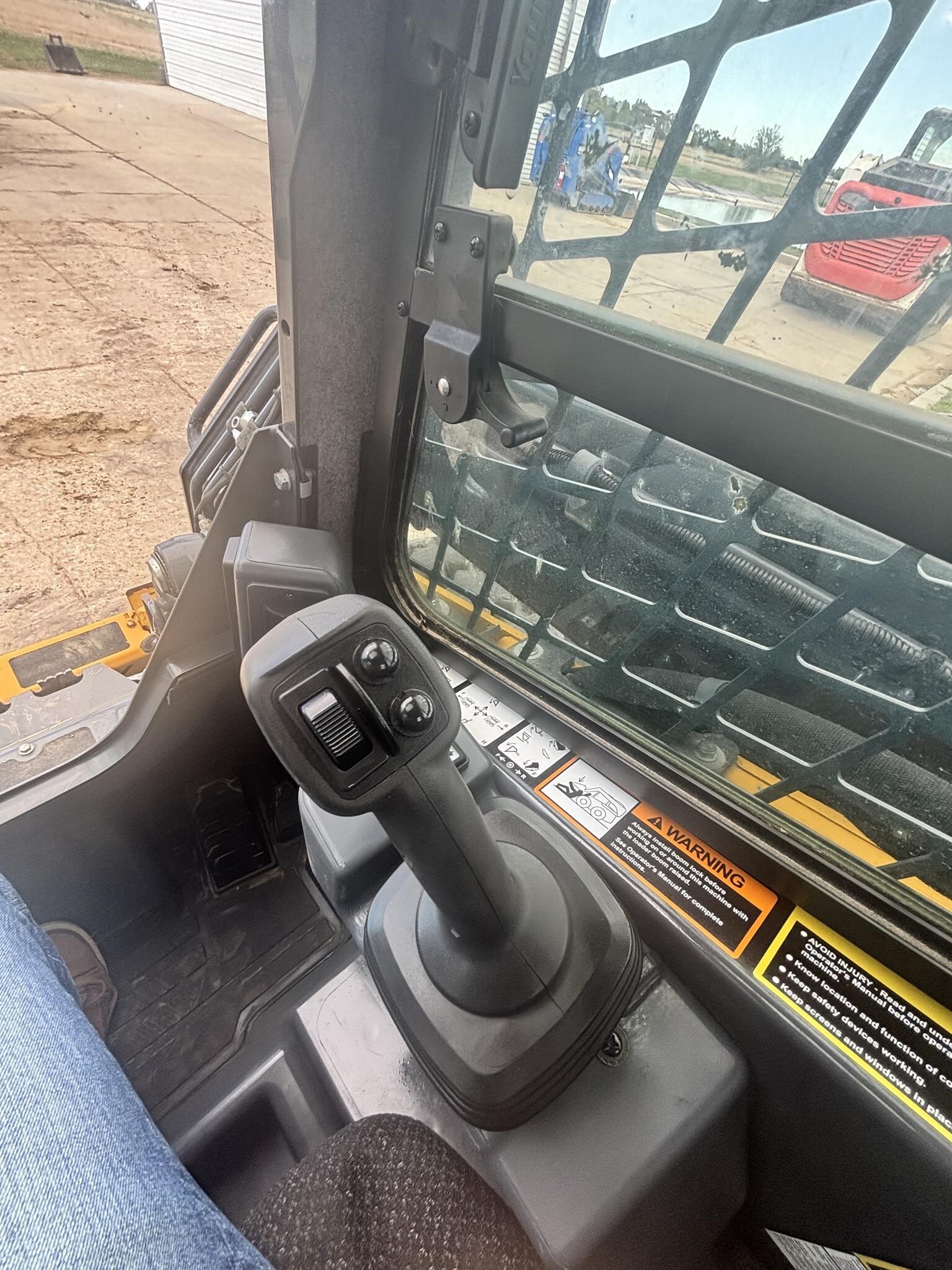 2020 Deere 324G Skid Steer