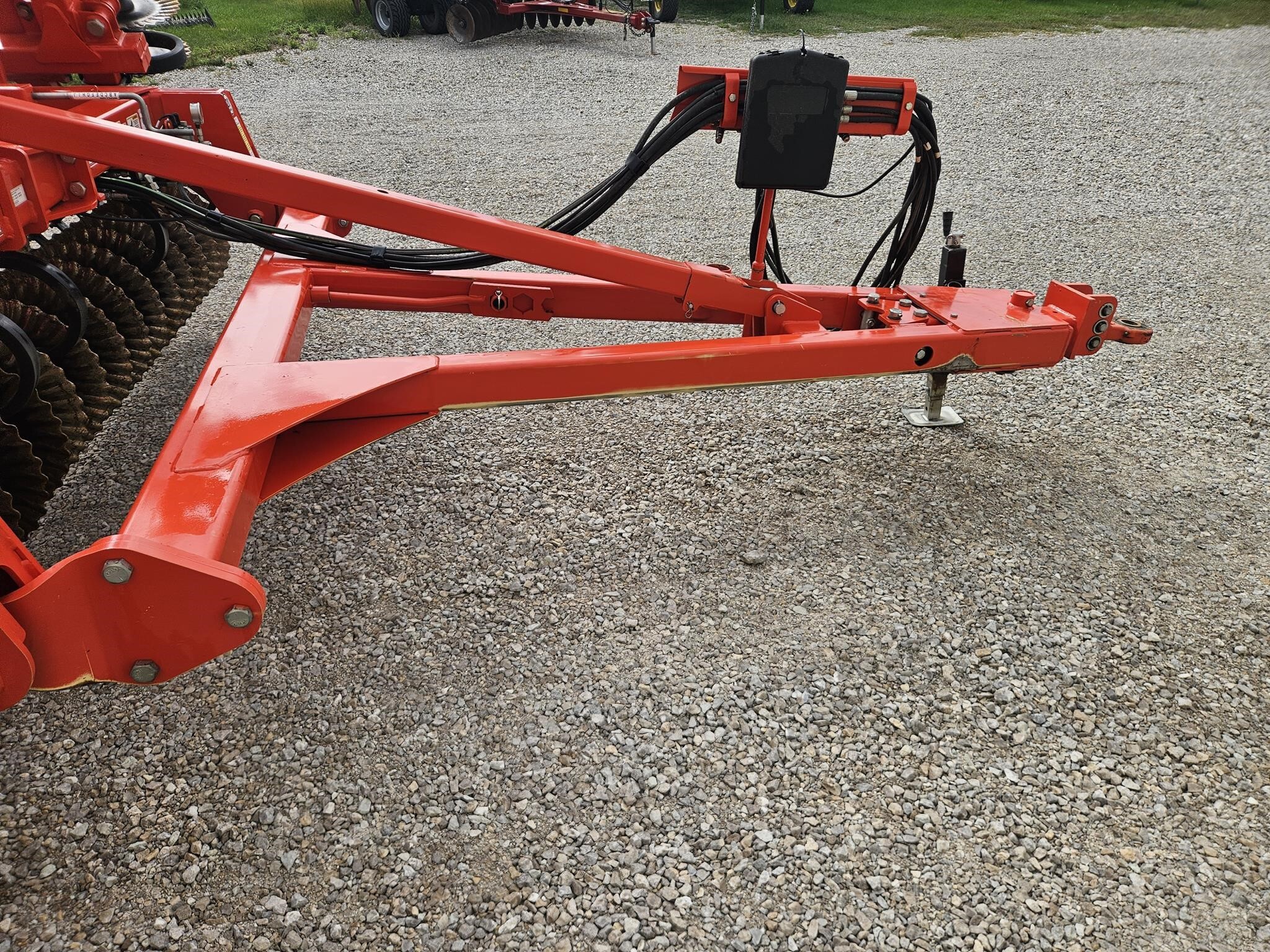 2017 Kuhn Krause 8005-34 Vertical Tillage
