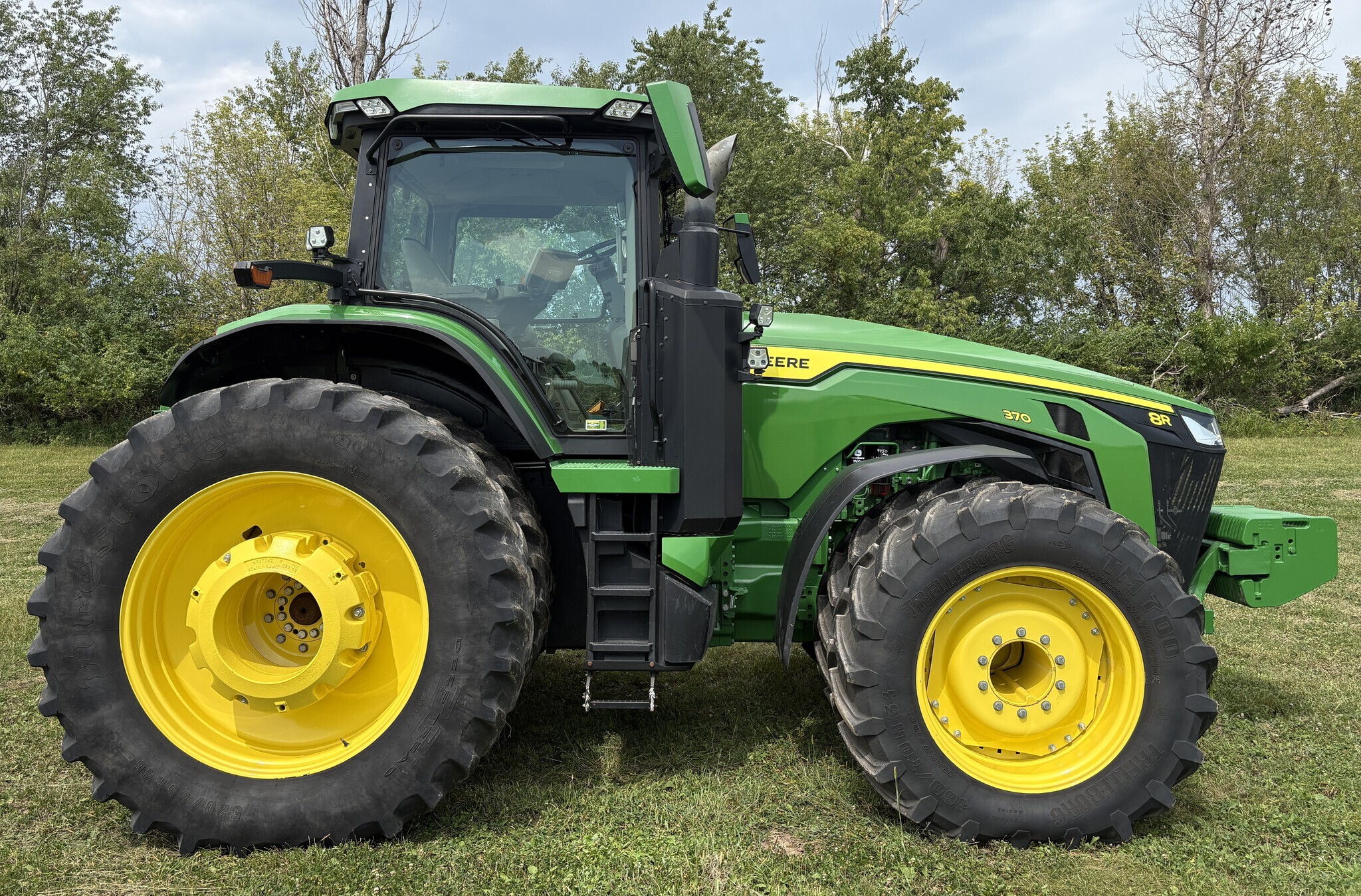 2022 John Deere 8R 370 Tractor