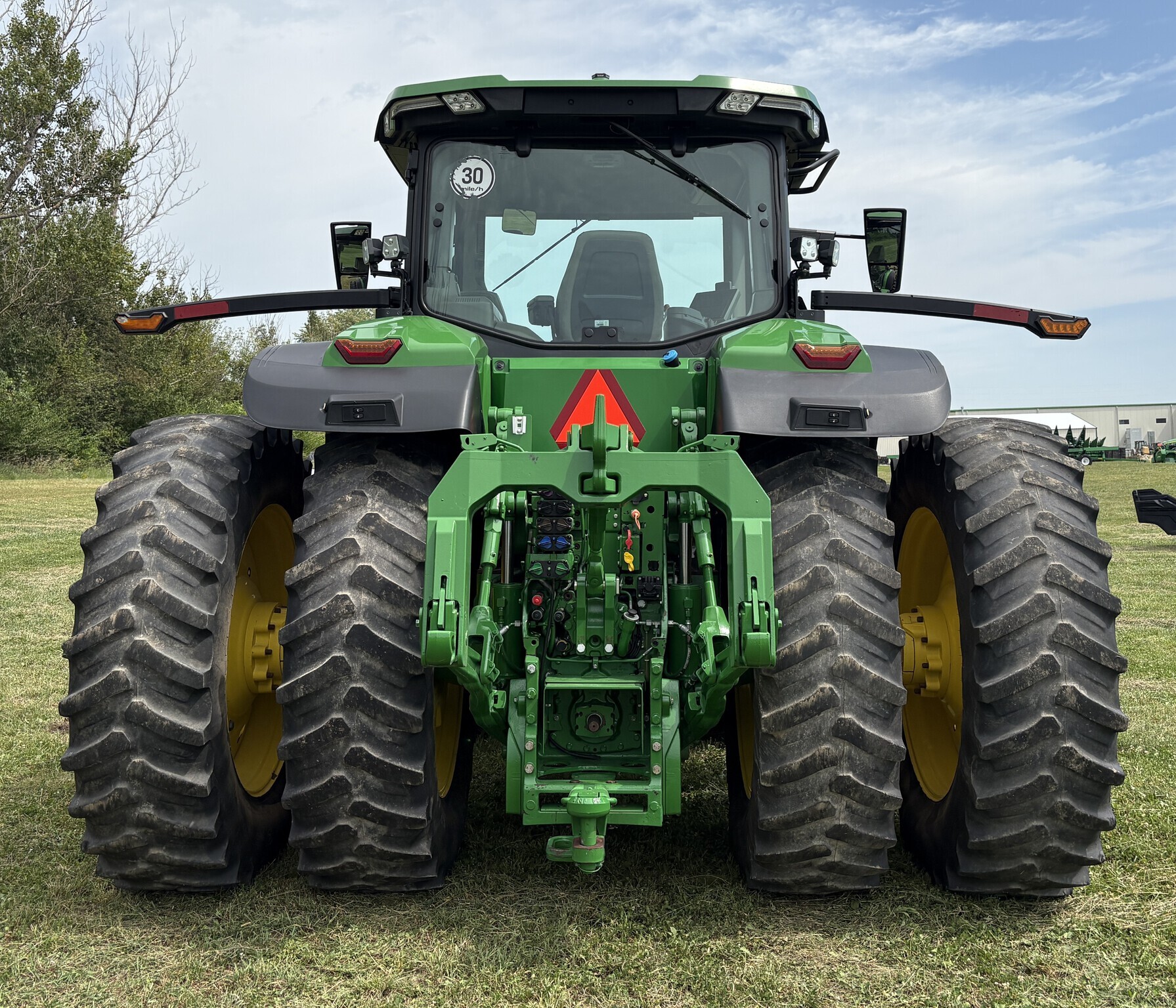 2022 John Deere 8R 370 Tractor