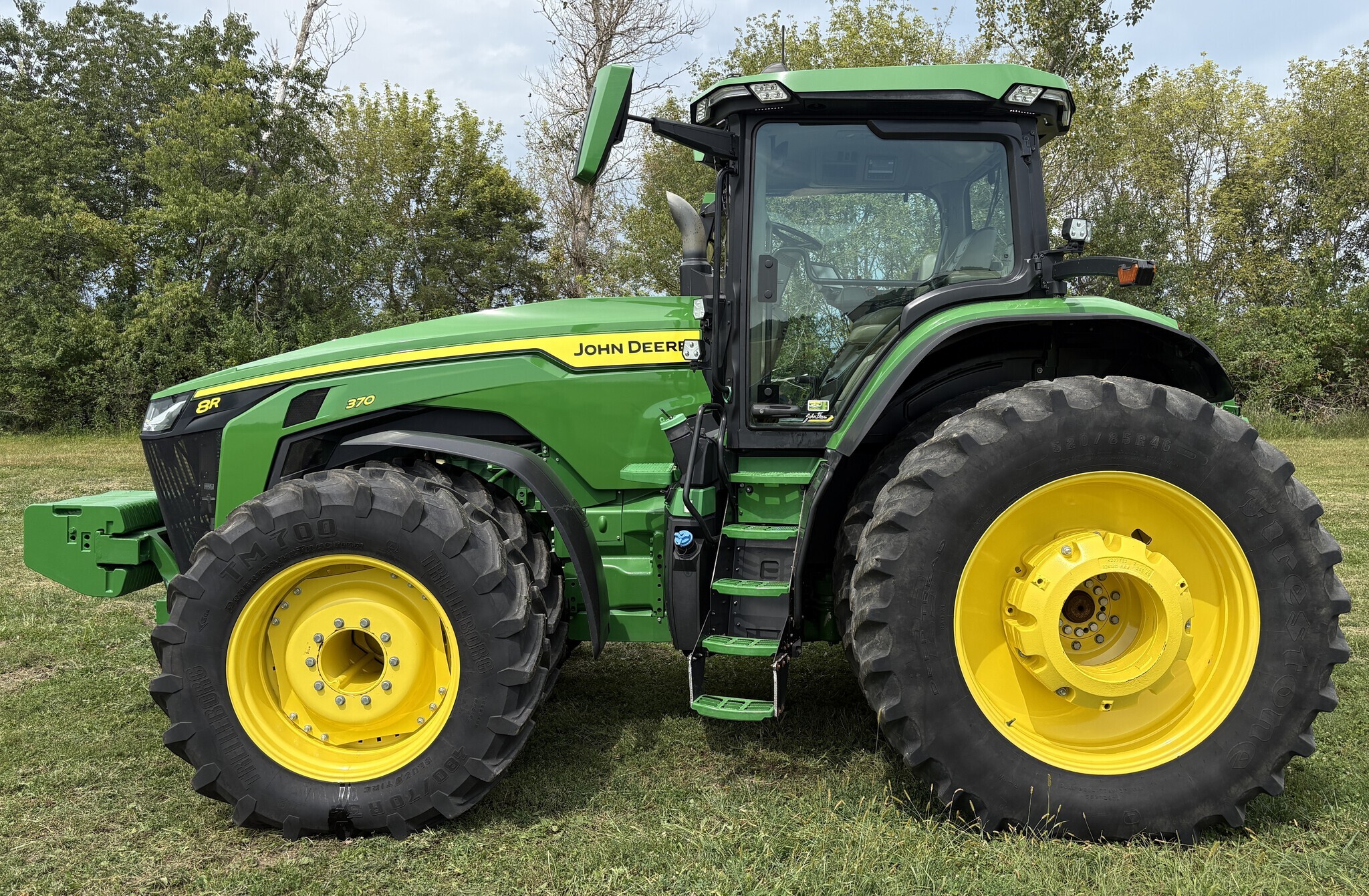 2022 John Deere 8R 370 Tractor