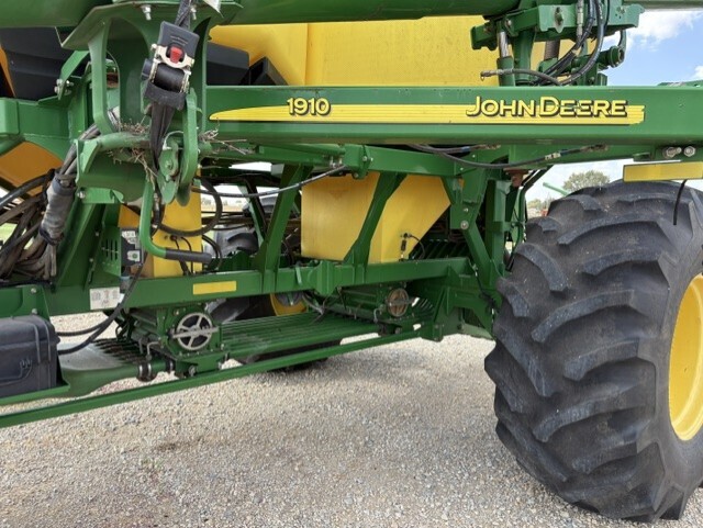 2016 John Deere 1890 Air Seeder