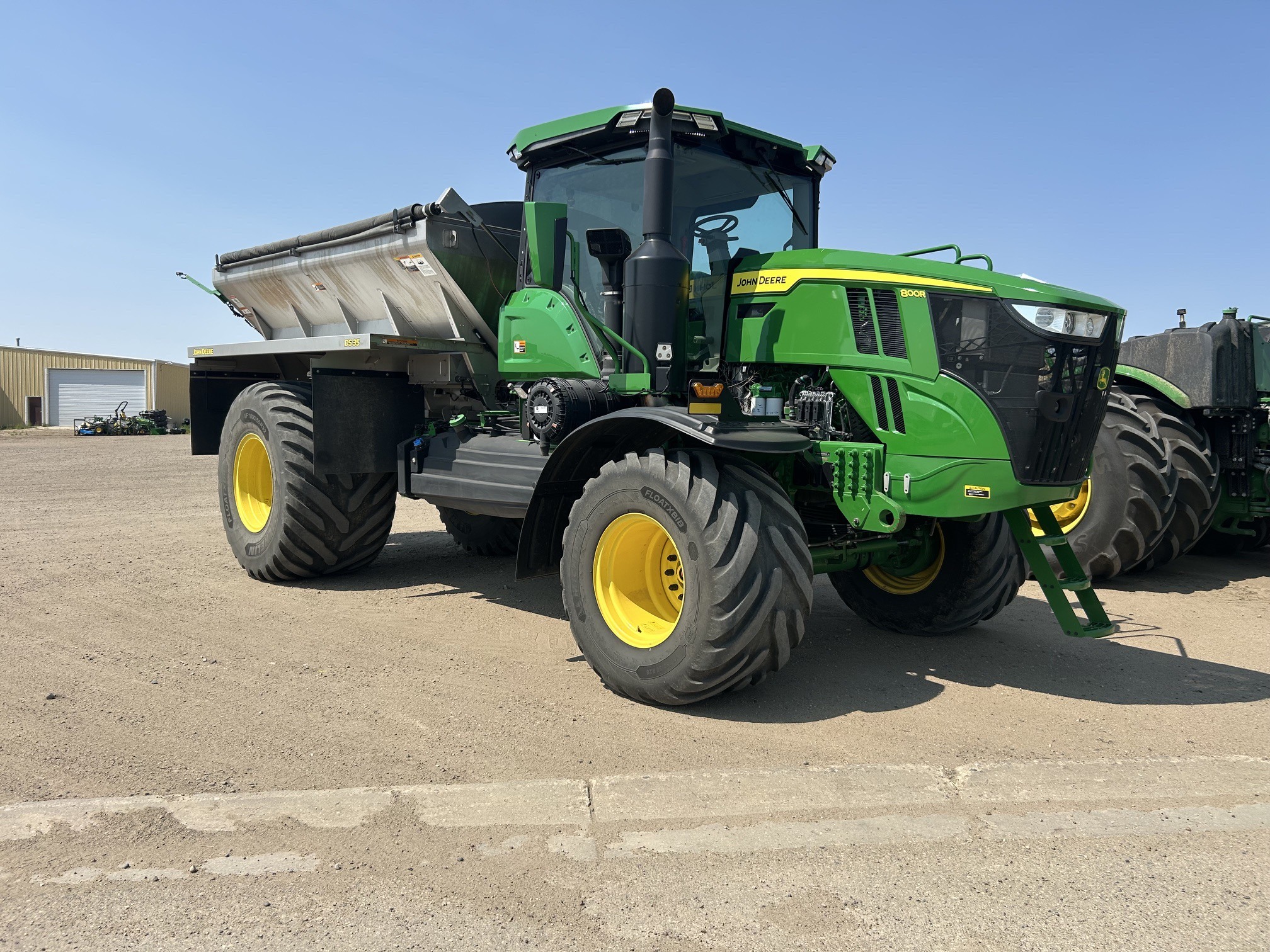 2023 John Deere 800R Self-Propelled Fertilizer Spreader