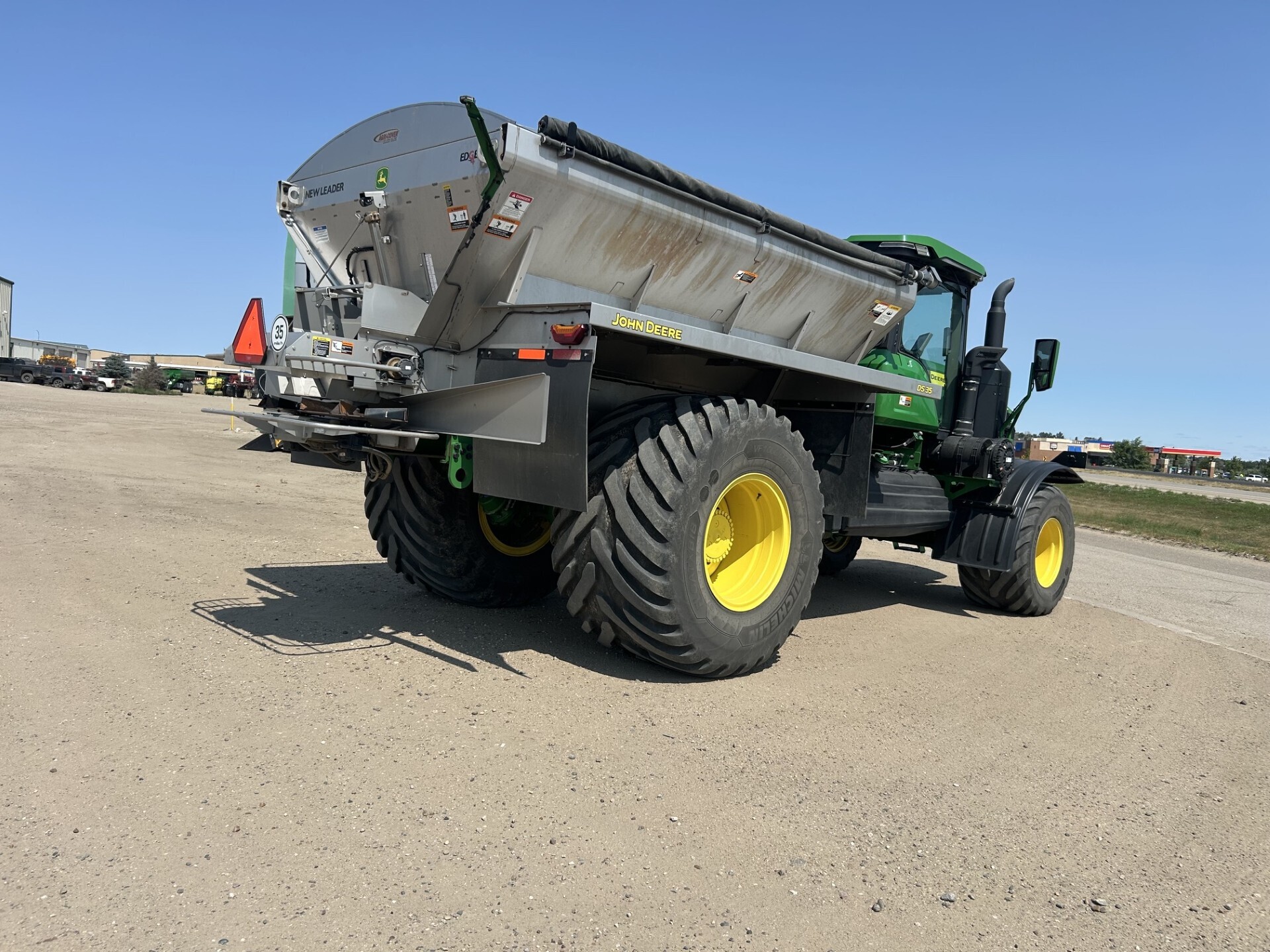 2023 John Deere 800R Self-Propelled Fertilizer Spreader