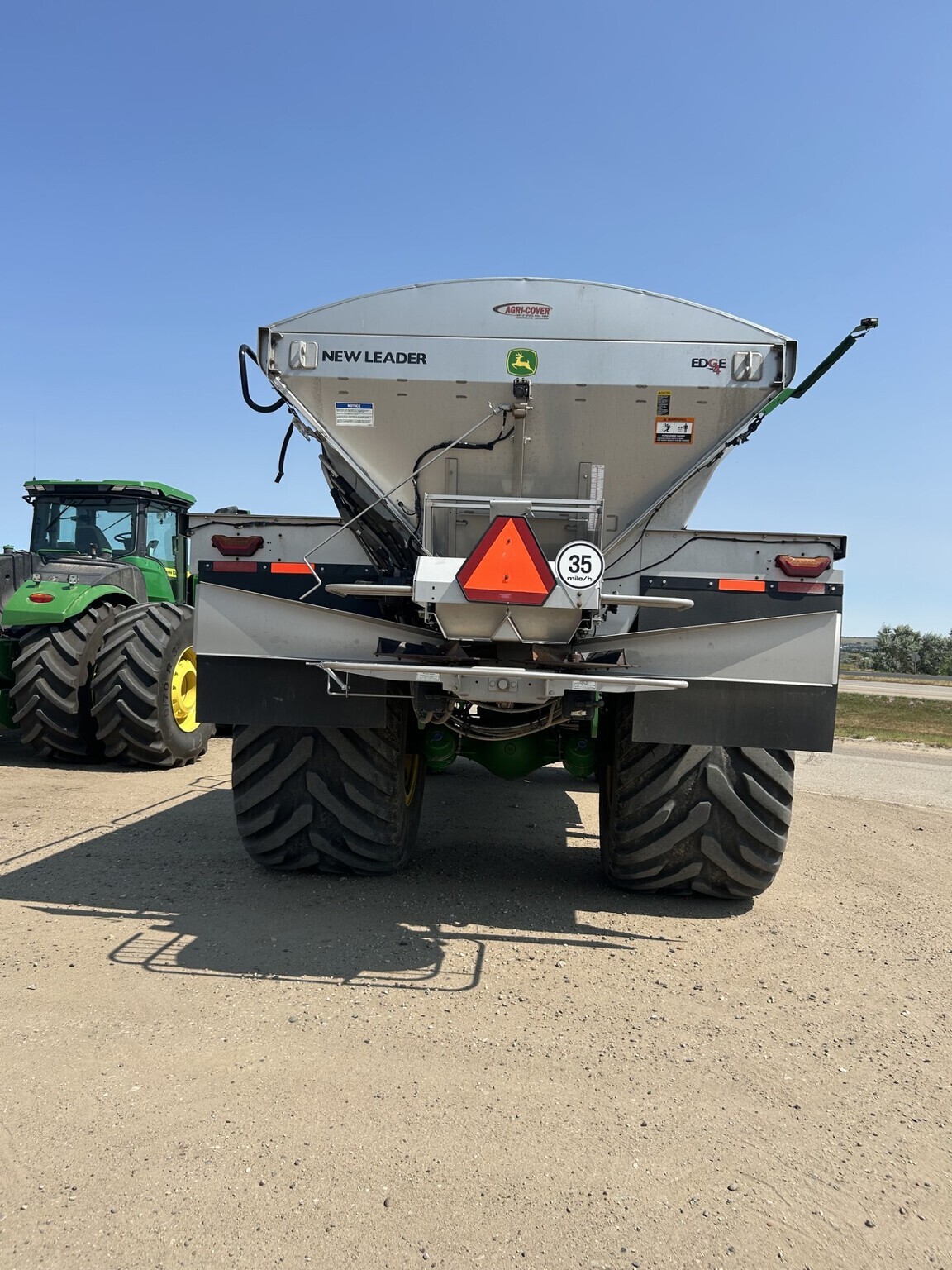 2023 John Deere 800R Self-Propelled Fertilizer Spreader
