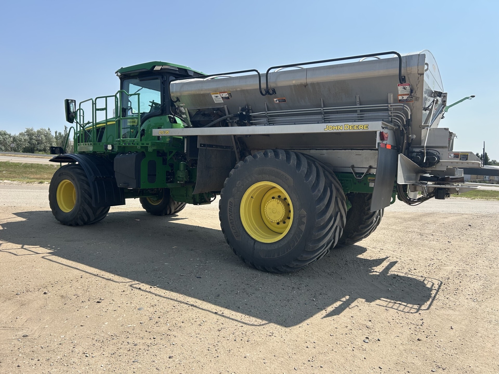2023 John Deere 800R Self-Propelled Fertilizer Spreader