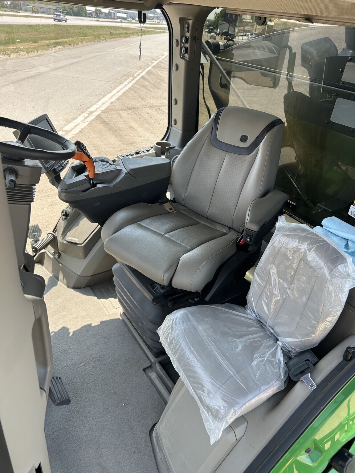 2023 John Deere 800R Self-Propelled Fertilizer Spreader