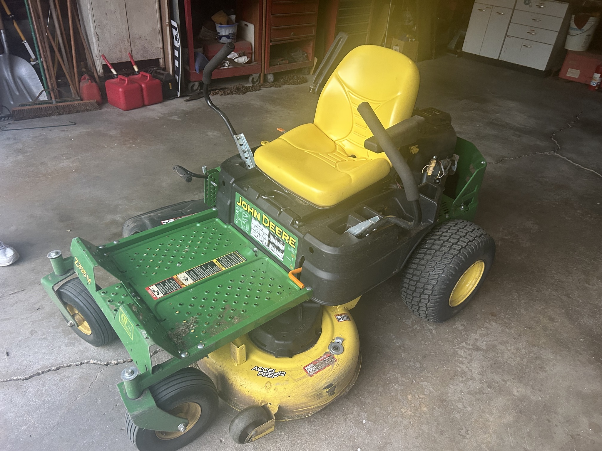 2018 John Deere Z335M Lawn Mower