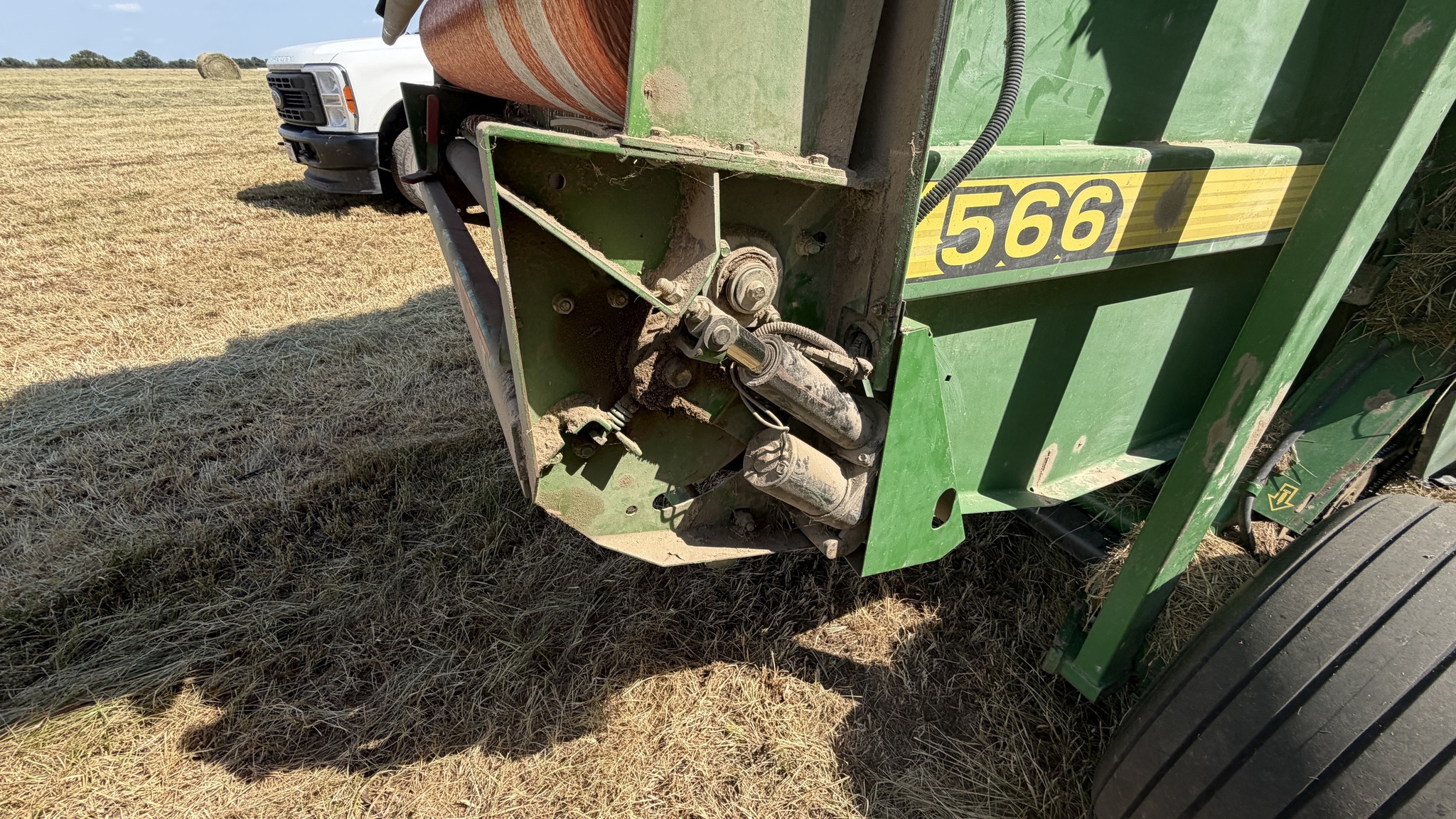 1999 John Deere 566 Round Baler