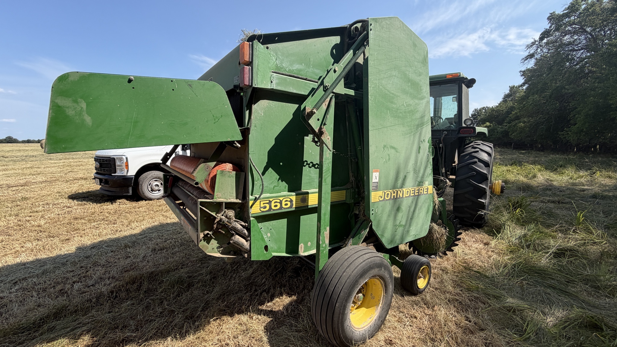 1999 John Deere 566 Round Baler