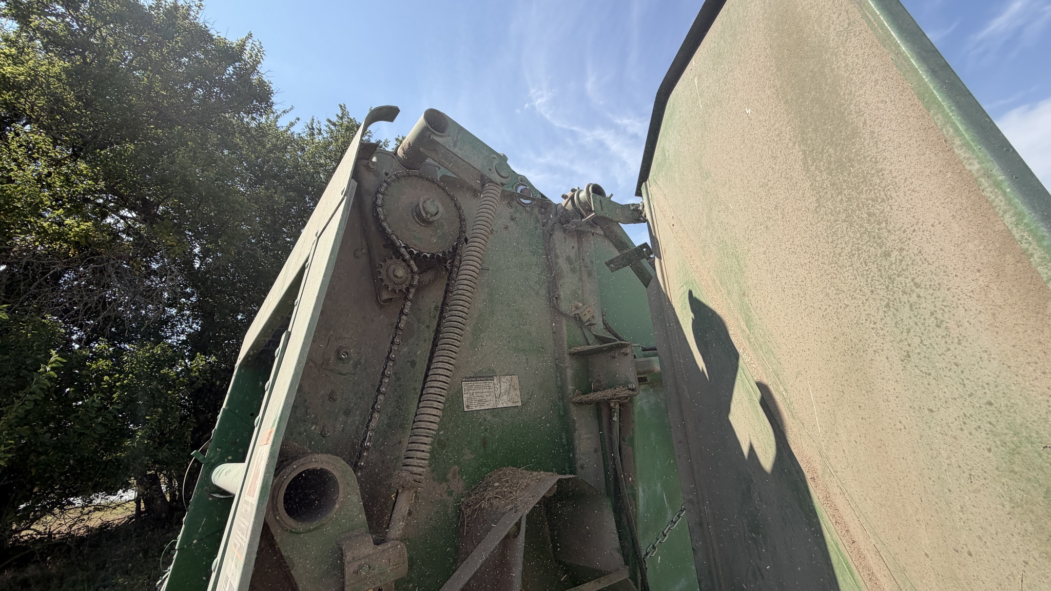 1999 John Deere 566 Round Baler