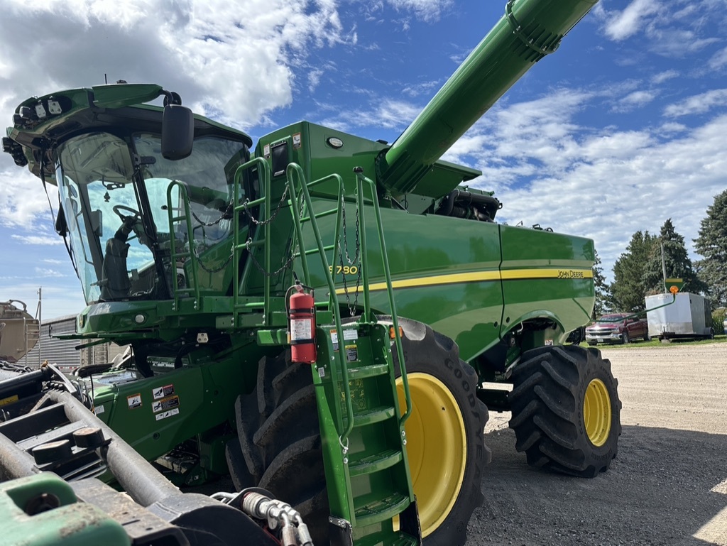 2023 John Deere S780 Combine
