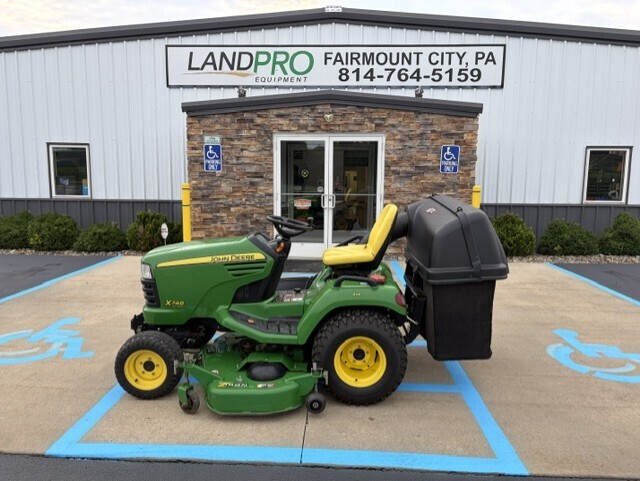 2010 John Deere X748 Lawn Mower