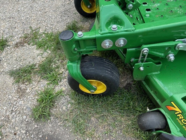 2025 John Deere Z955R EFI Lawn Mower