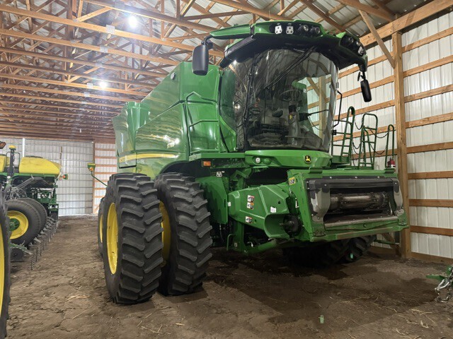 2023 John Deere S780 Combine