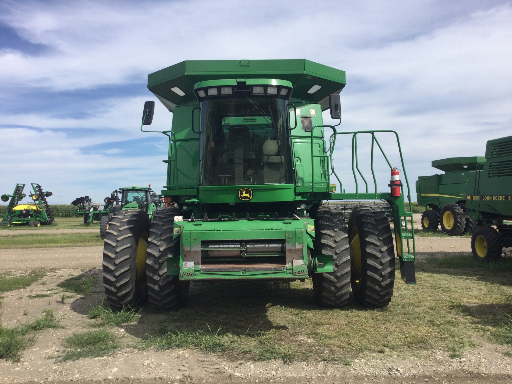 2005 John Deere 9660 STS Combine