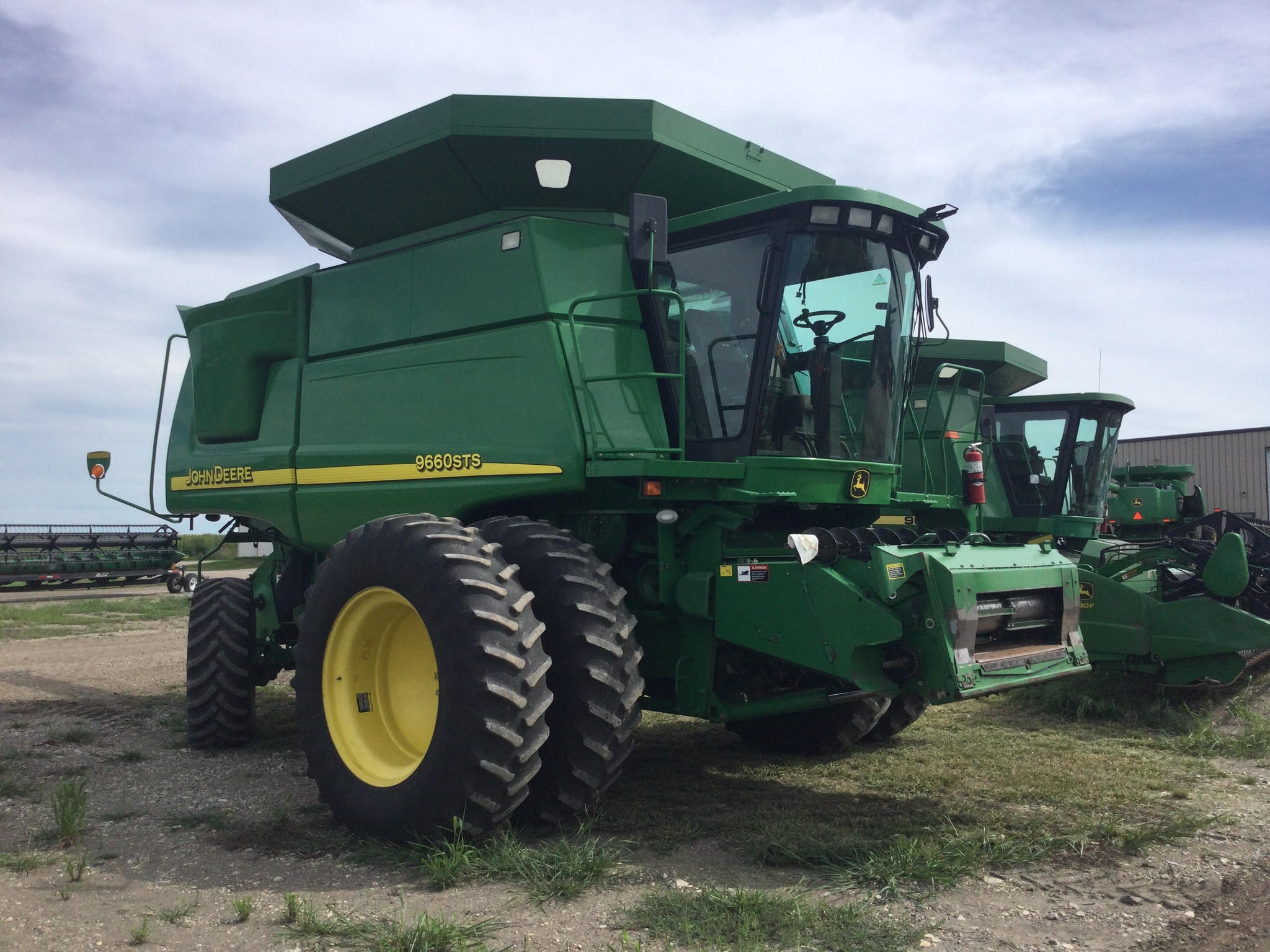 2005 John Deere 9660 STS Combine