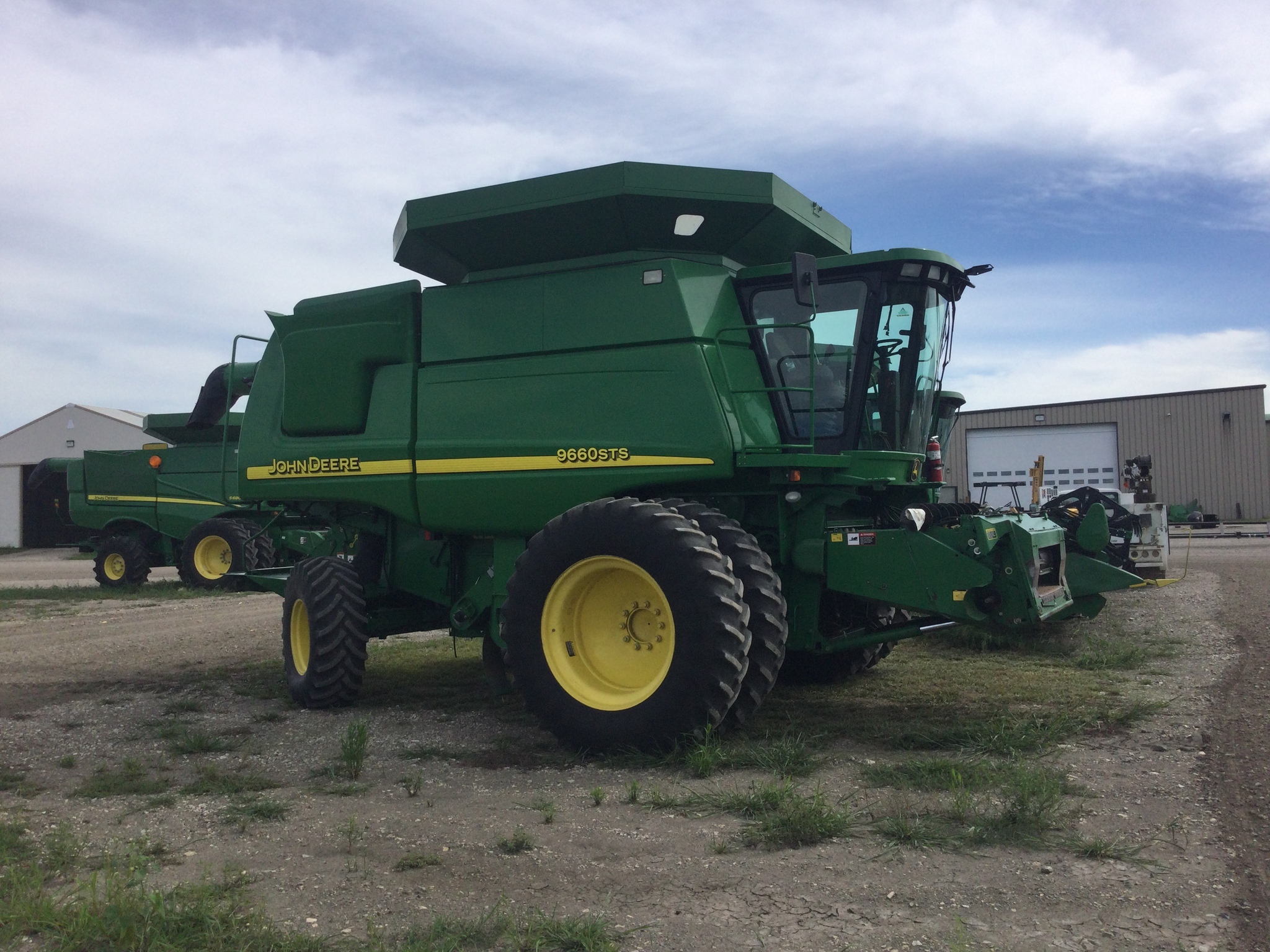 2005 John Deere 9660 STS Combine