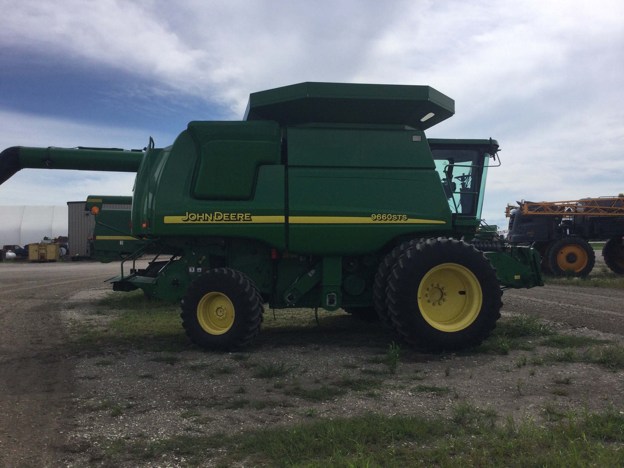 2005 John Deere 9660 STS Combine