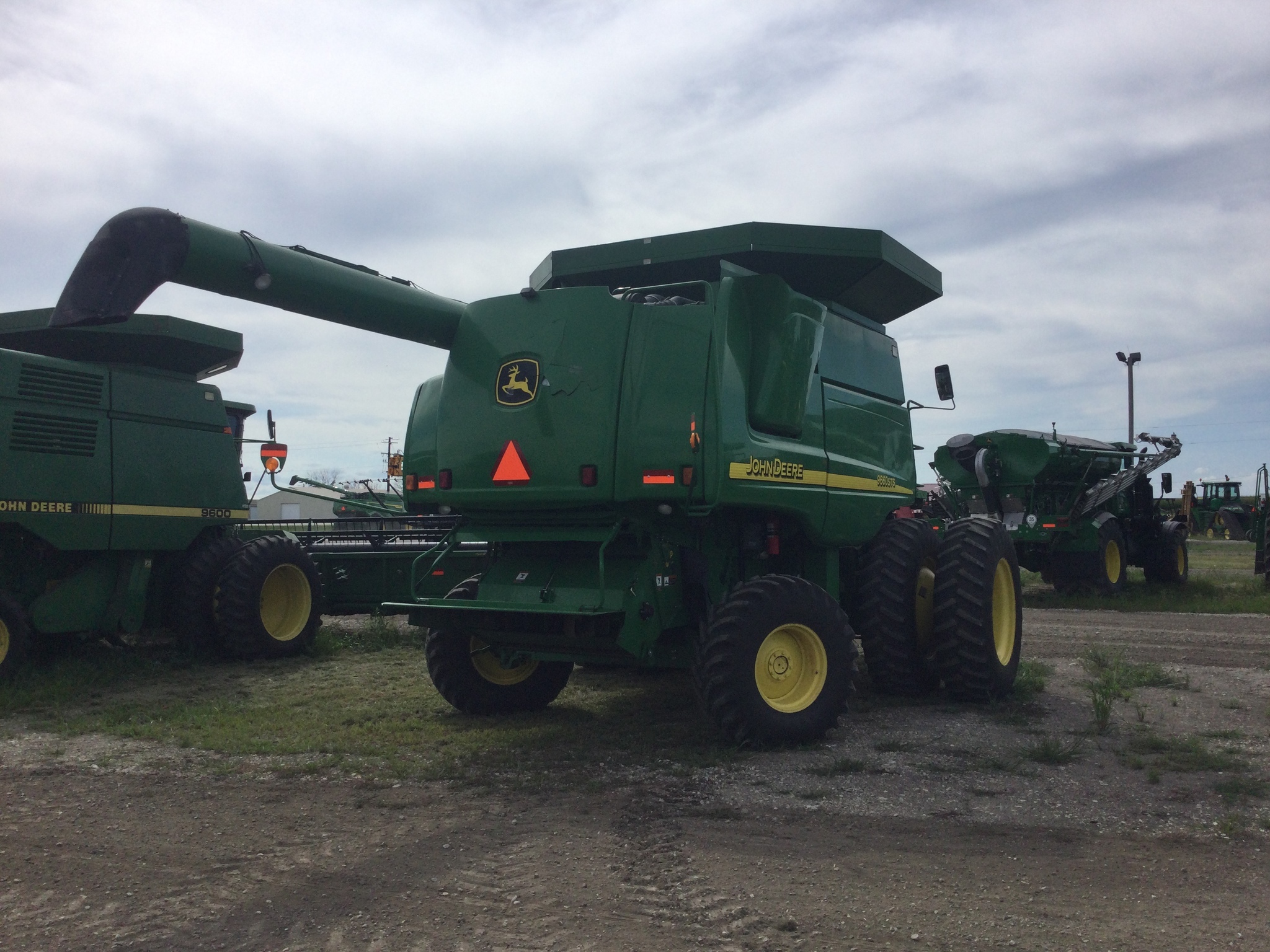 2005 John Deere 9660 STS Combine