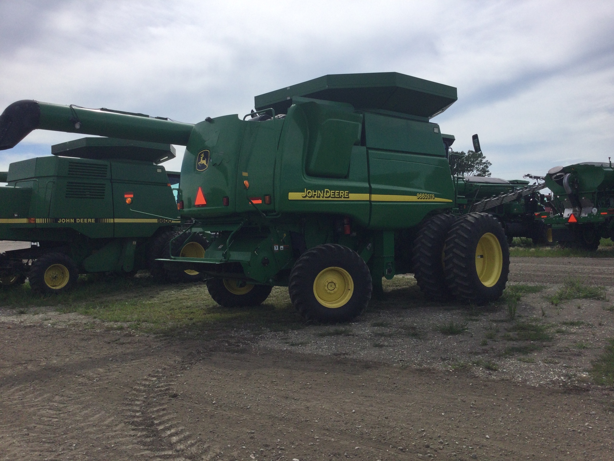2005 John Deere 9660 STS Combine