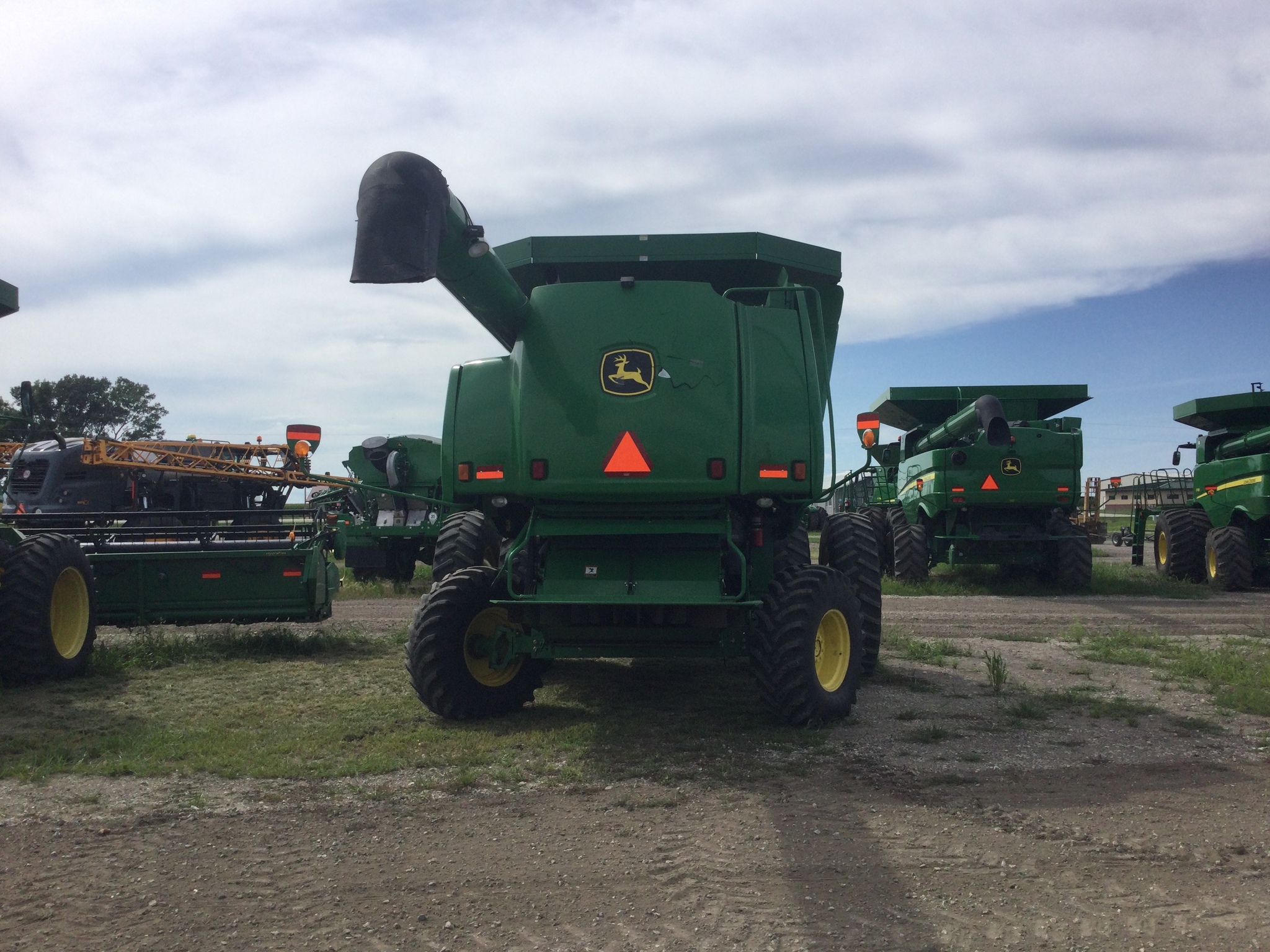 2005 John Deere 9660 STS Combine