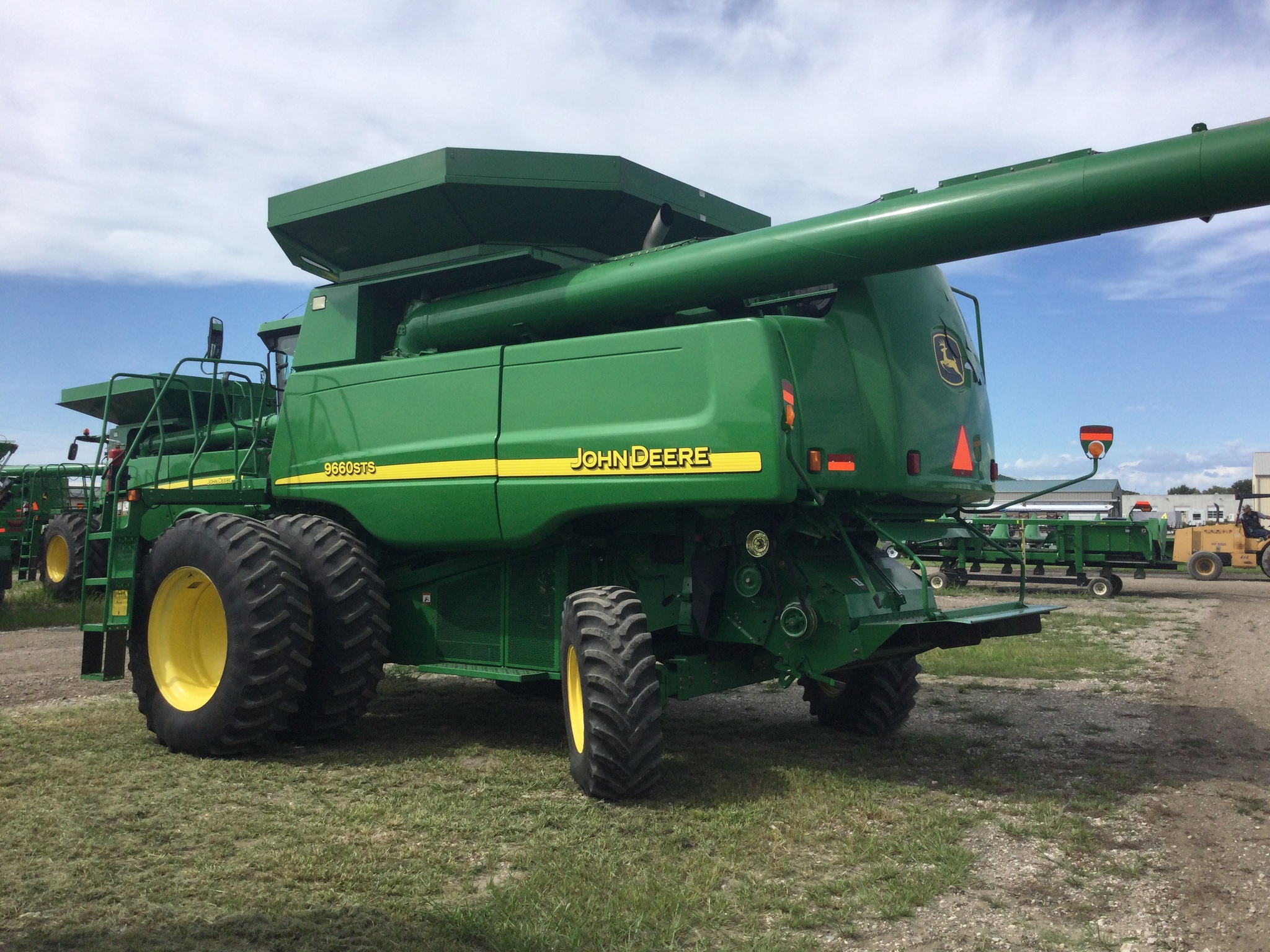 2005 John Deere 9660 STS Combine