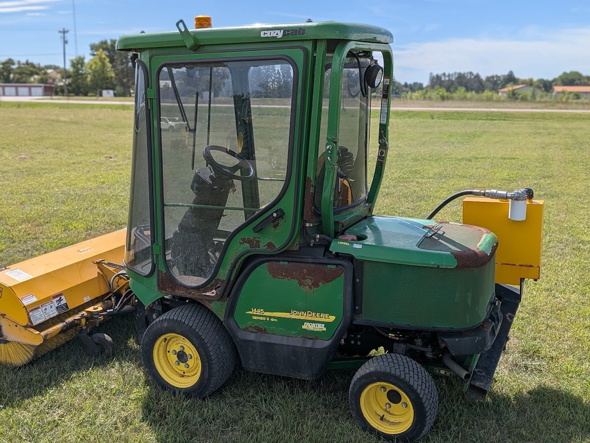 2013 John Deere 1445 Lawn Mower
