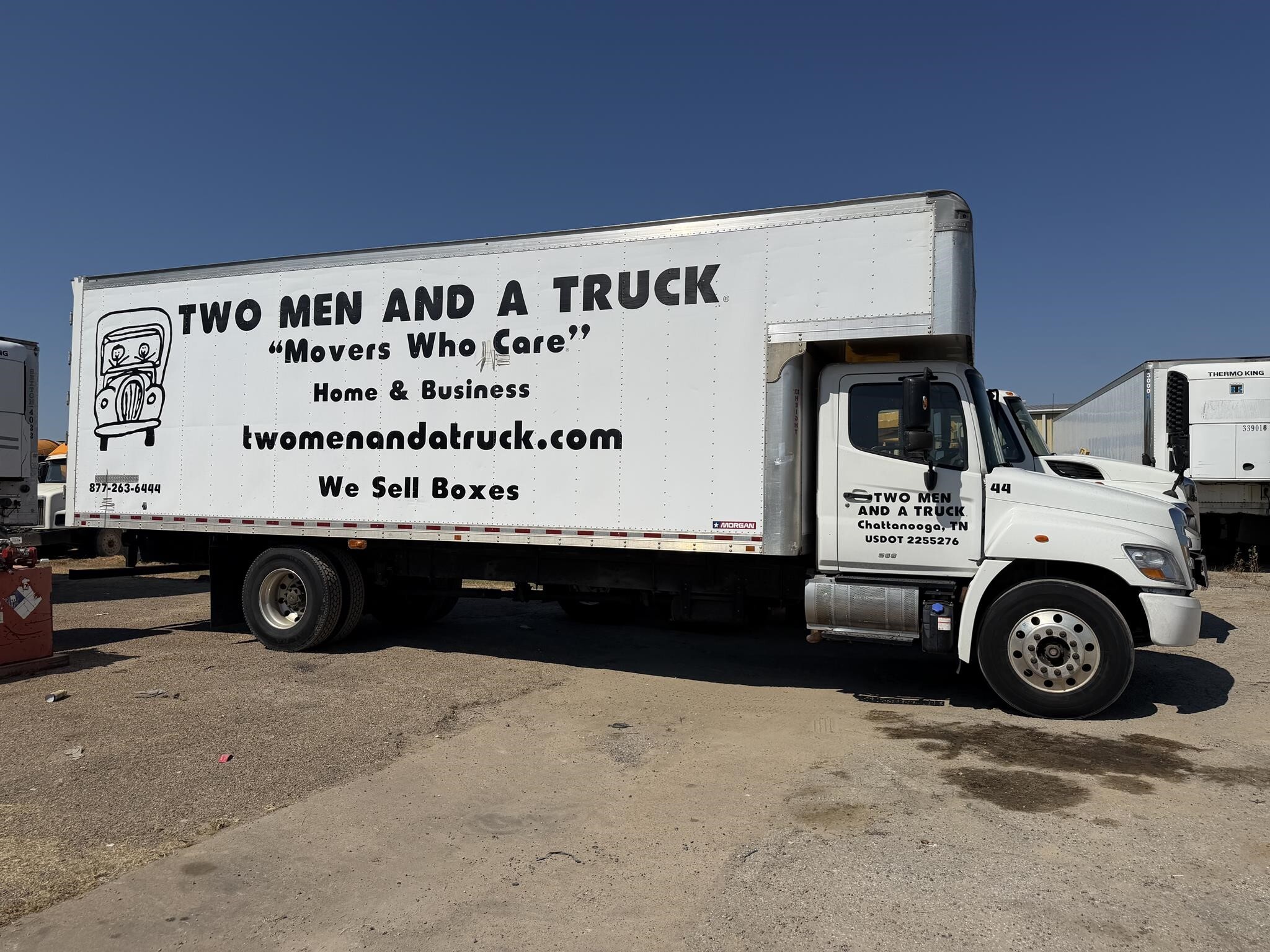 2017 Hino 268 Semi Trucks/Trailer