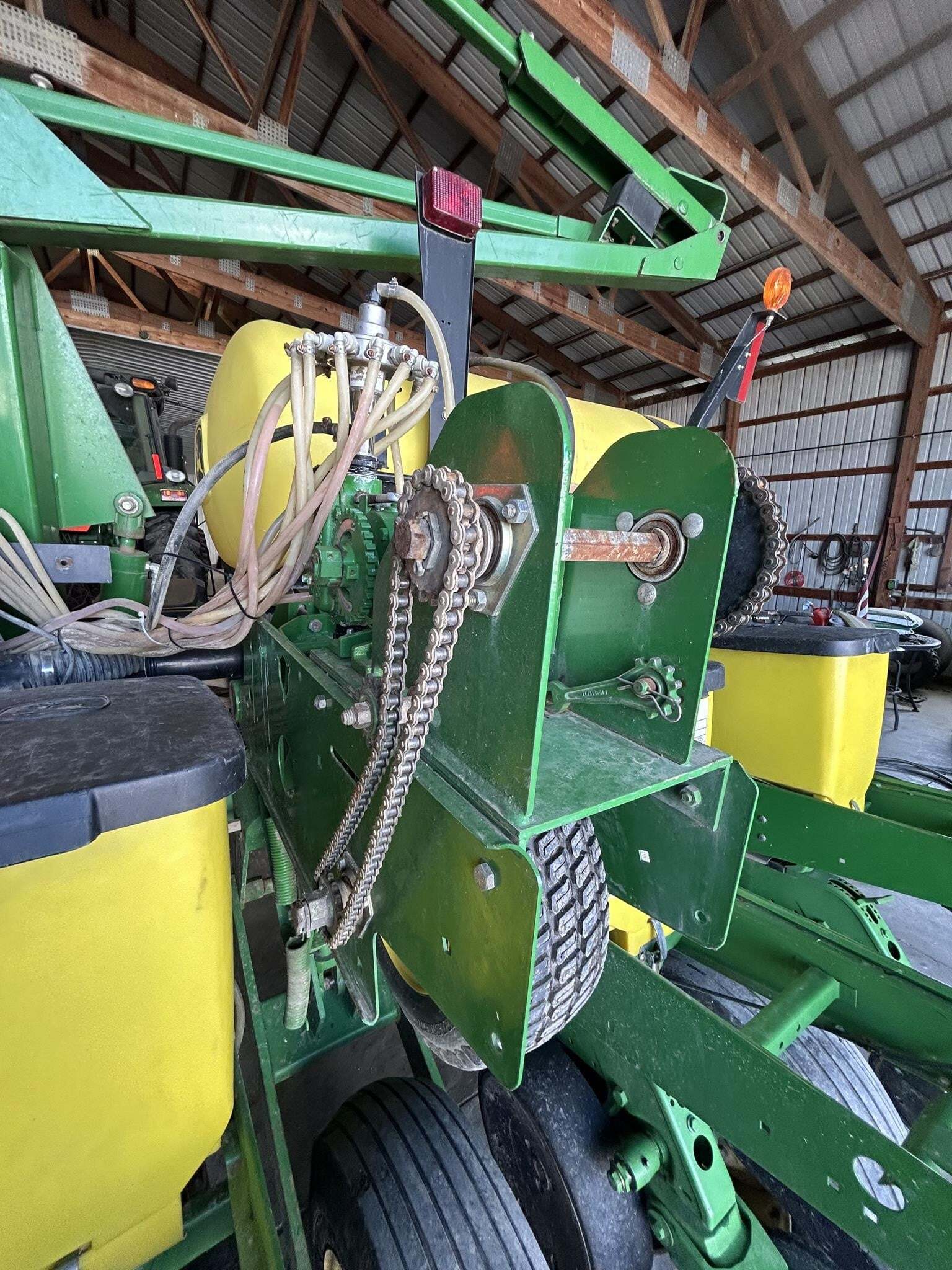  John Deere 1760 Planter