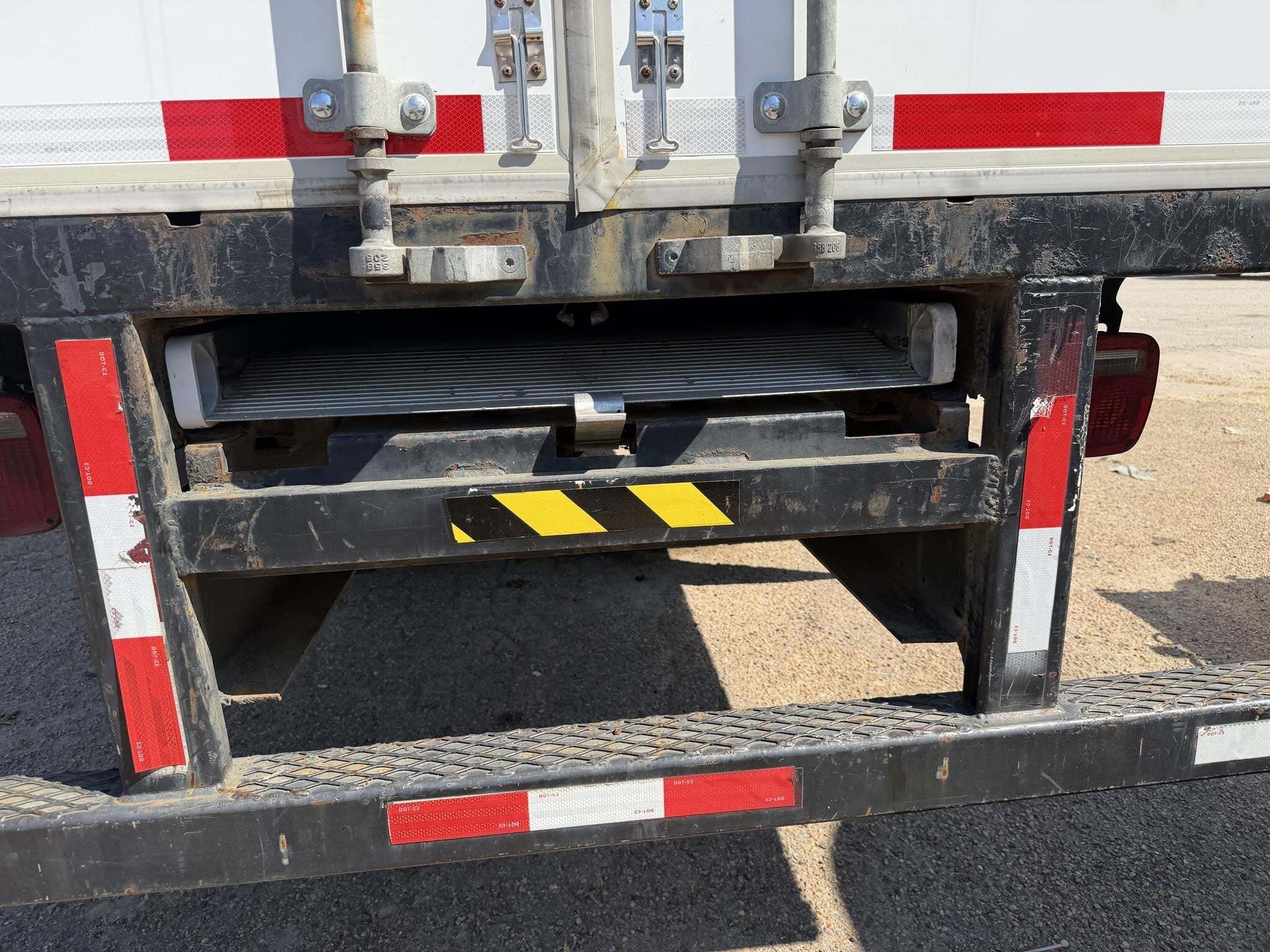 2017 Hino 268 Semi Trucks/Trailer