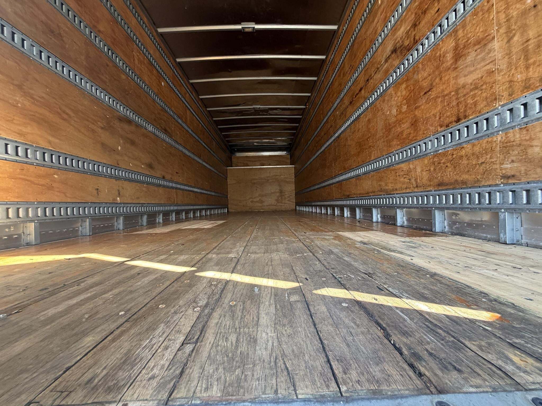 2017 Hino 268 Semi Trucks/Trailer