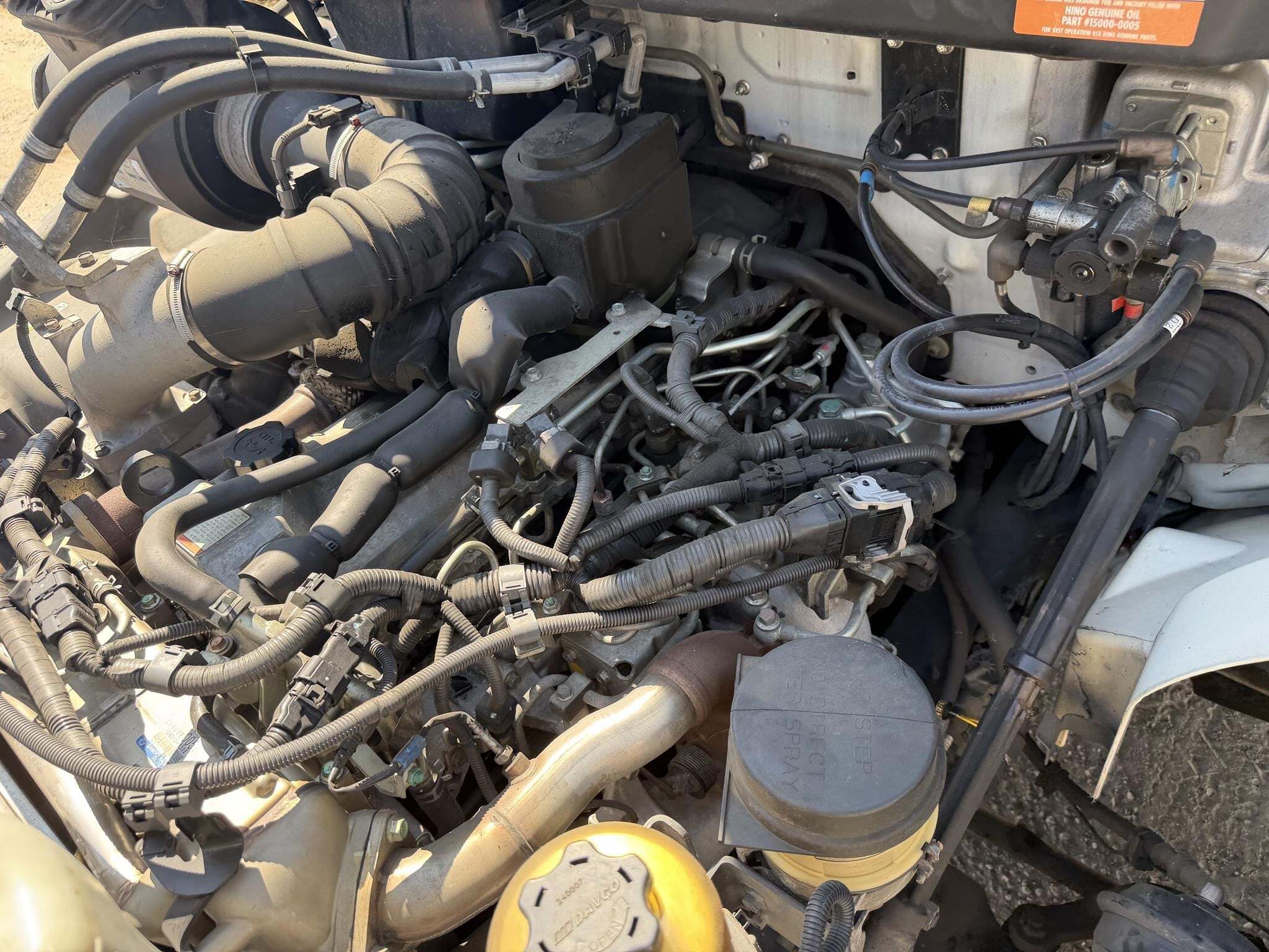 2017 Hino 268 Semi Trucks/Trailer