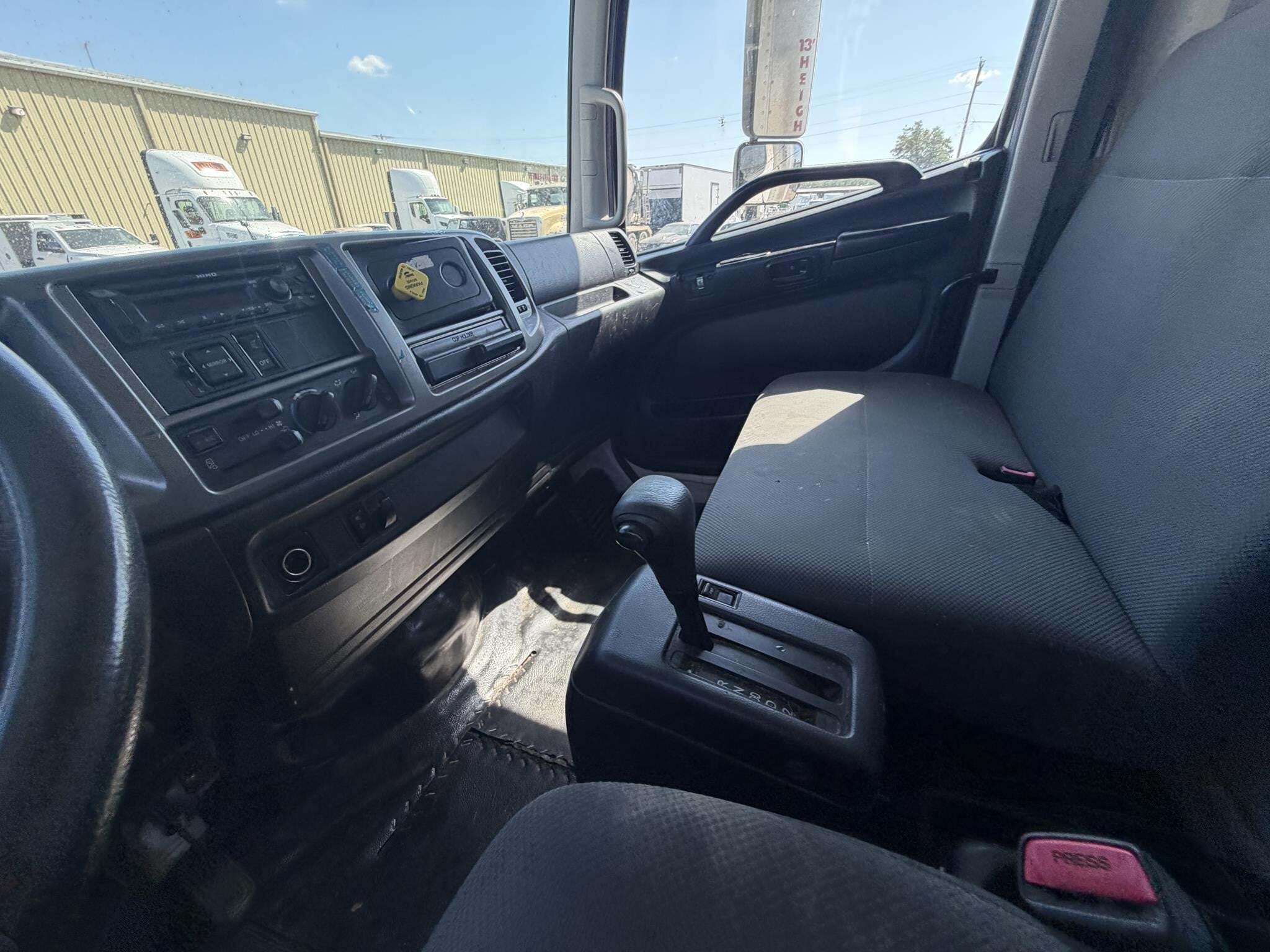2017 Hino 268 Semi Trucks/Trailer