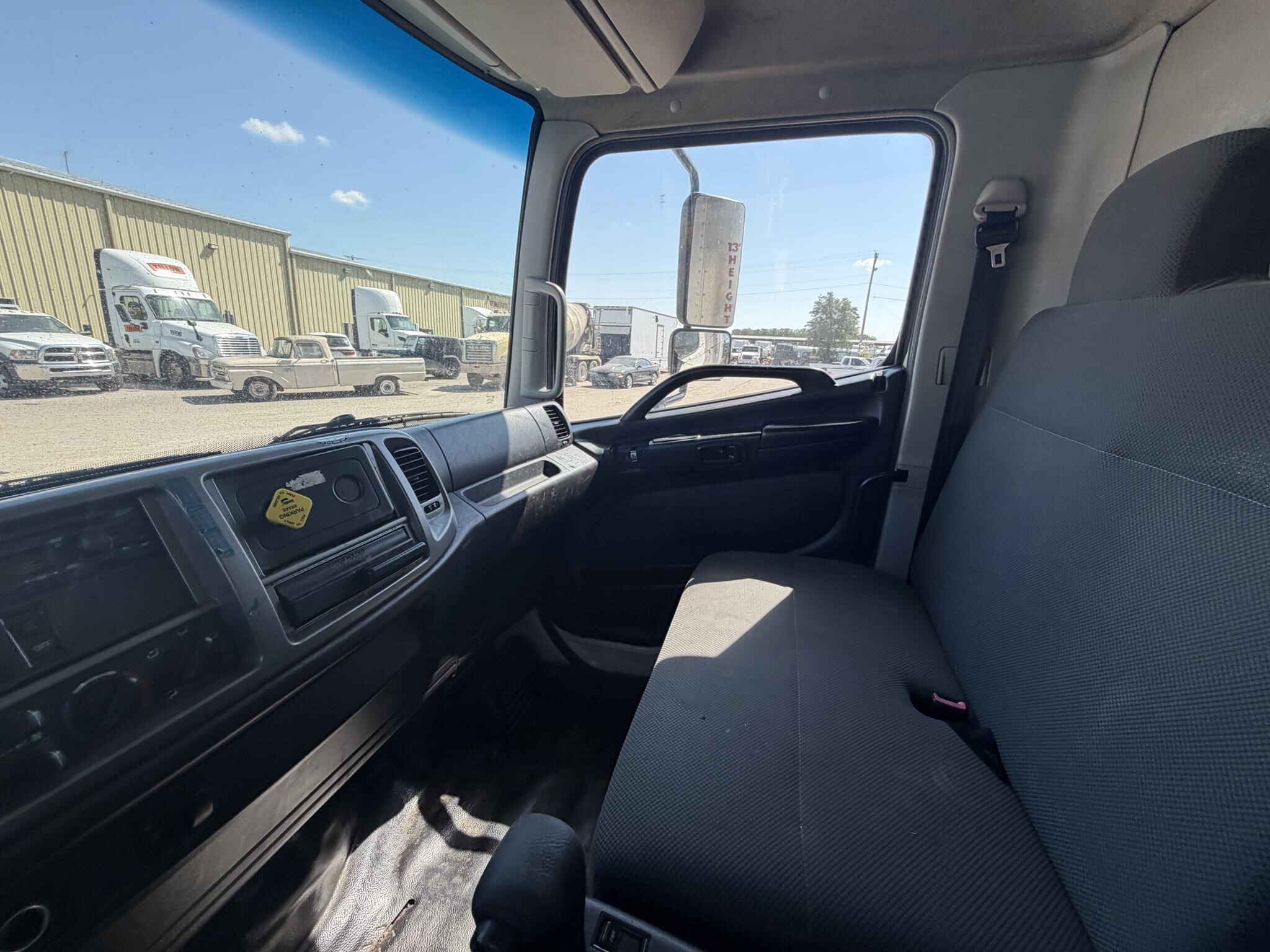 2017 Hino 268 Semi Trucks/Trailer