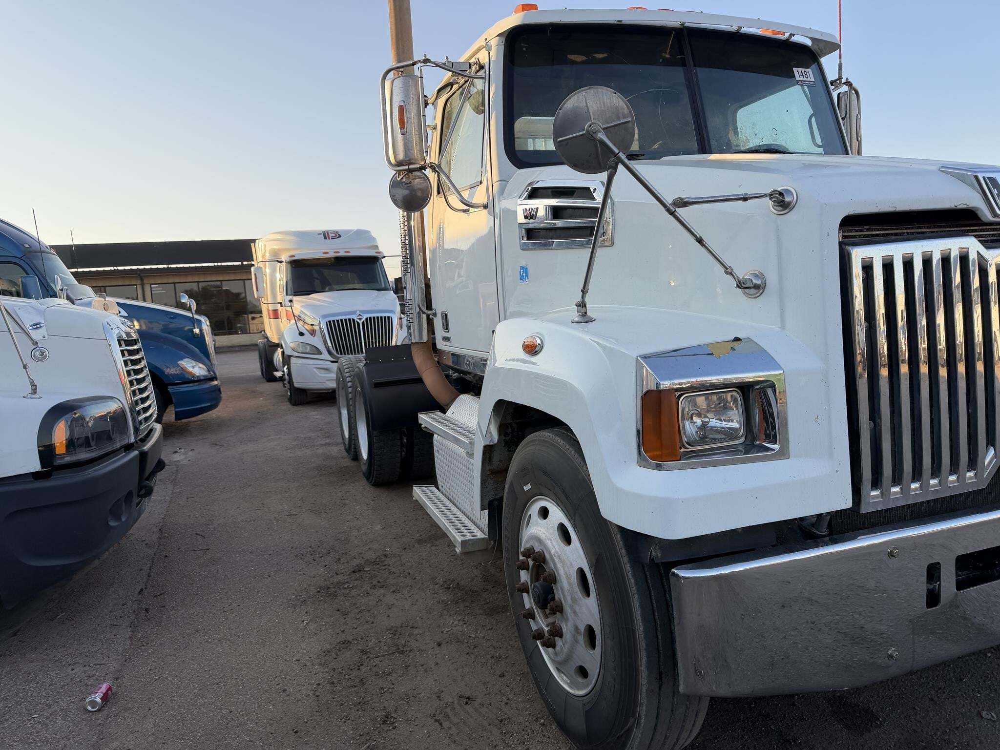 2017 Western Star 4700 Semi Trucks/Trailer