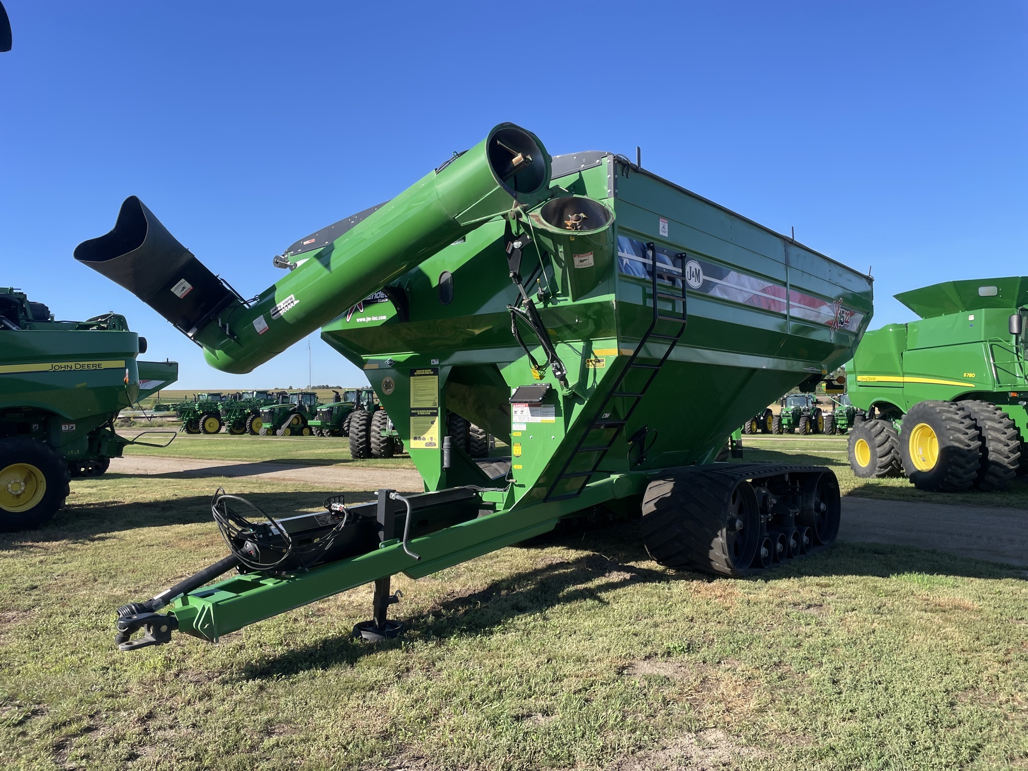 2020 J&M 1522X Grain Cart