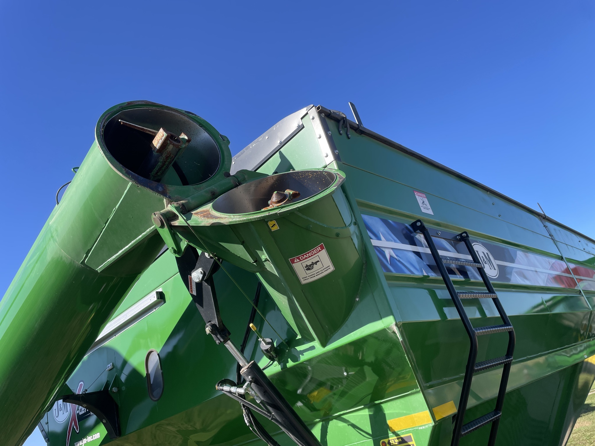 2020 J&M 1522X Grain Cart